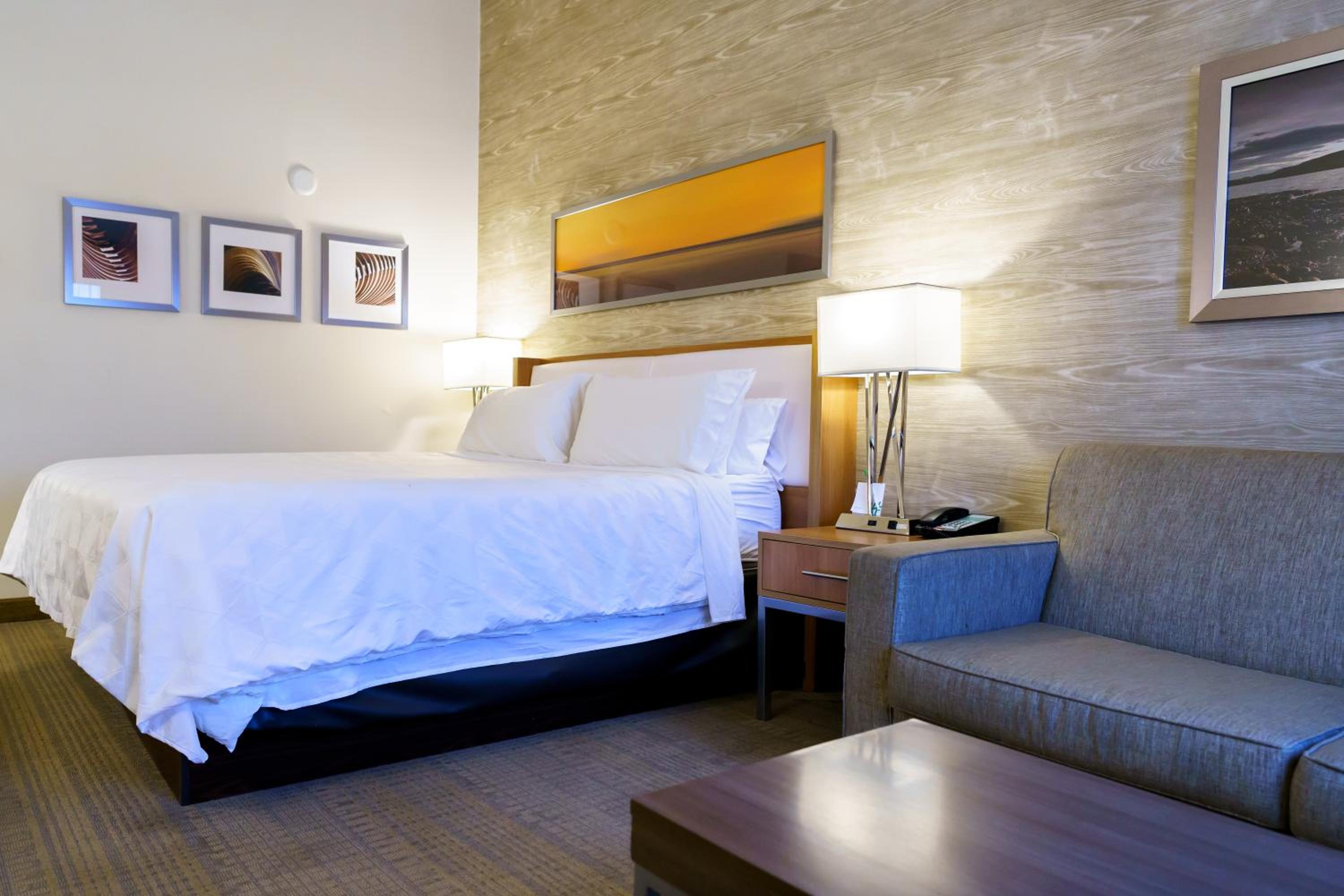 King Room - Mobility Access/Hearing Accessible - Photo 3