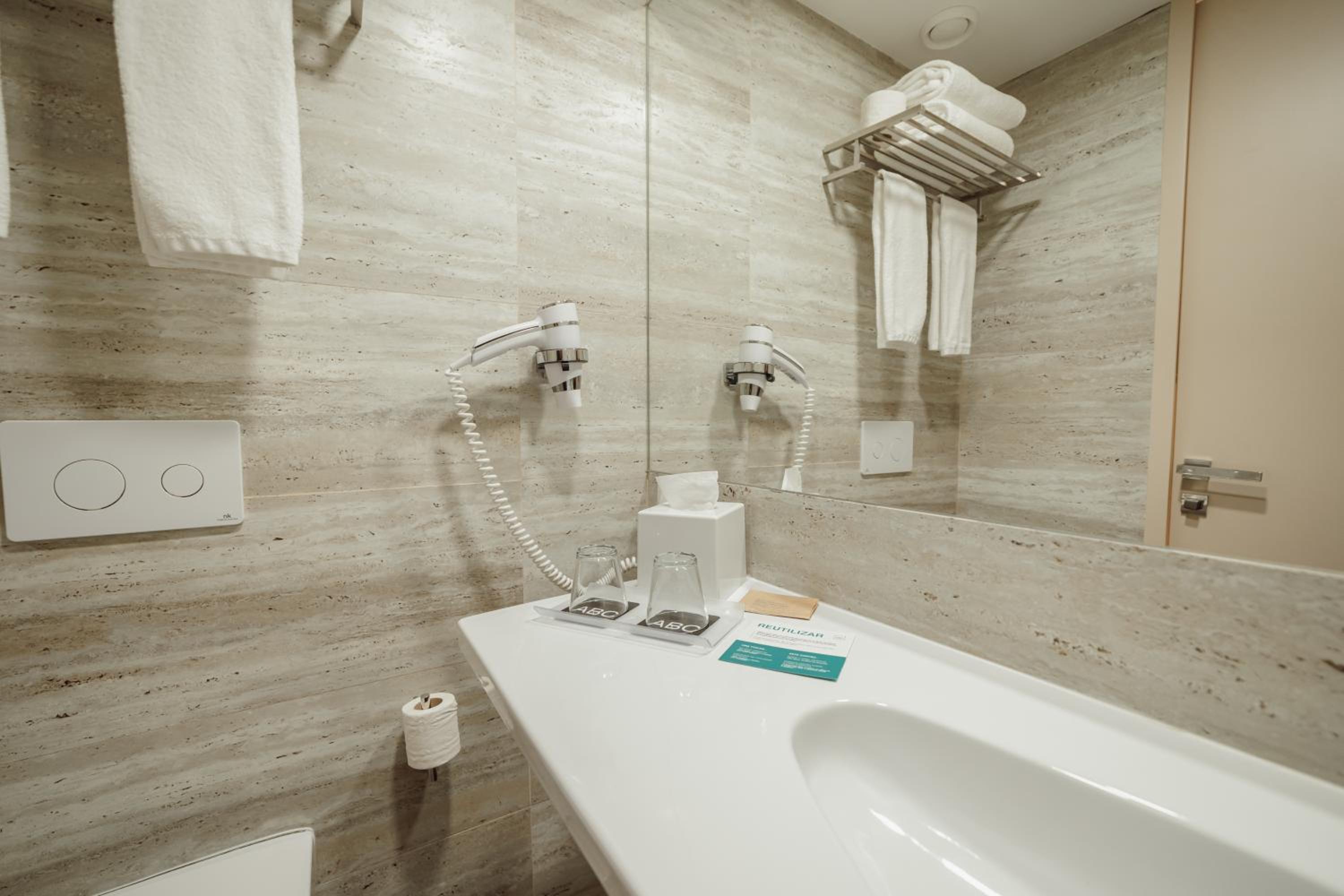 Standard Single Room thumbnail 6