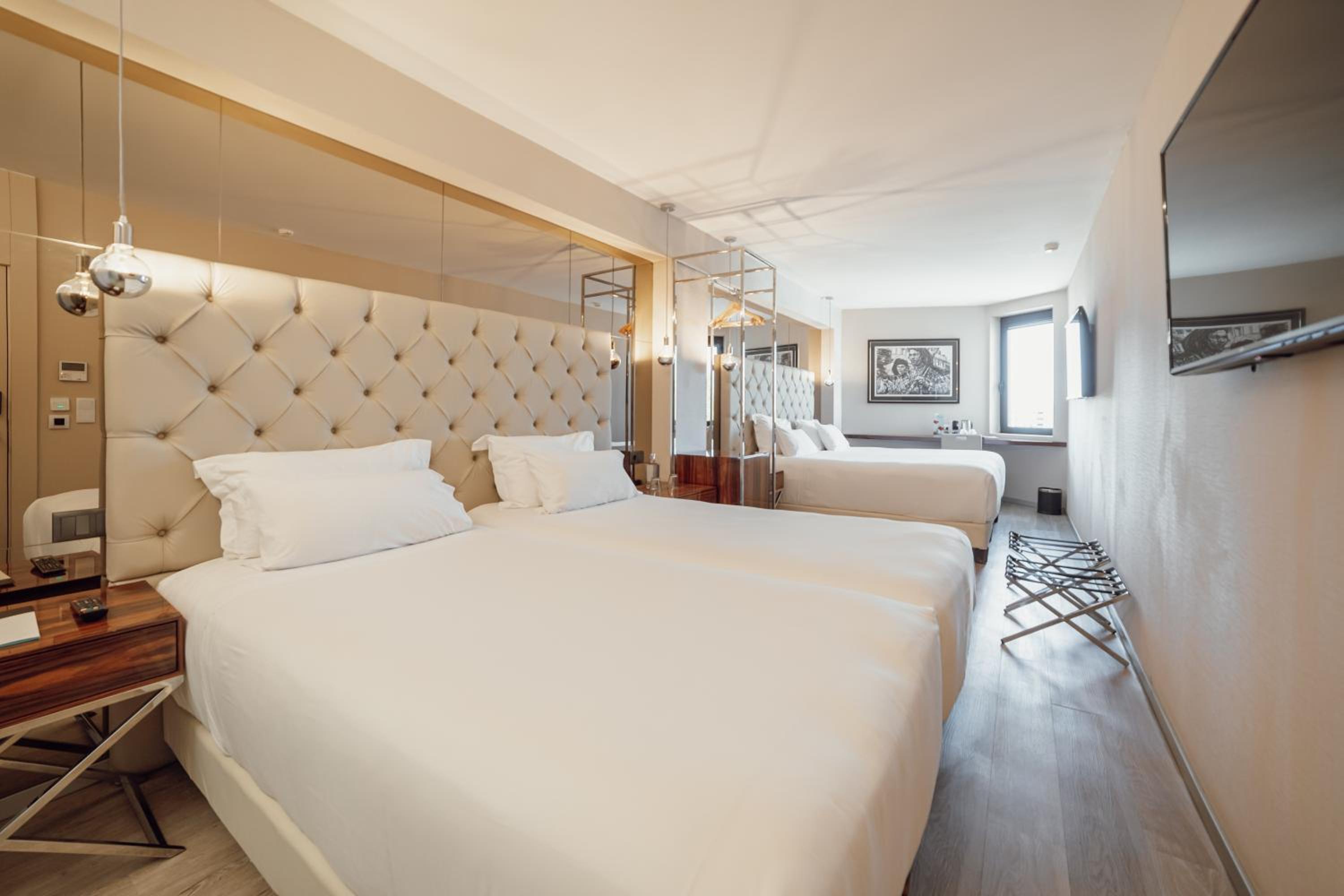 Superior Double Room thumbnail 5
