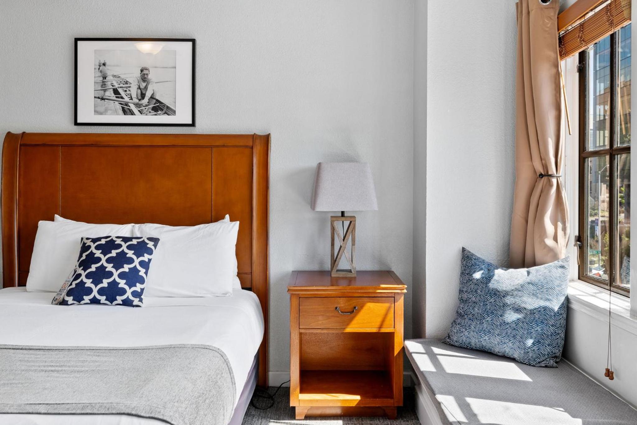 Premium Double Room - Two Queen Beds, Private Bathroom - Photo 3