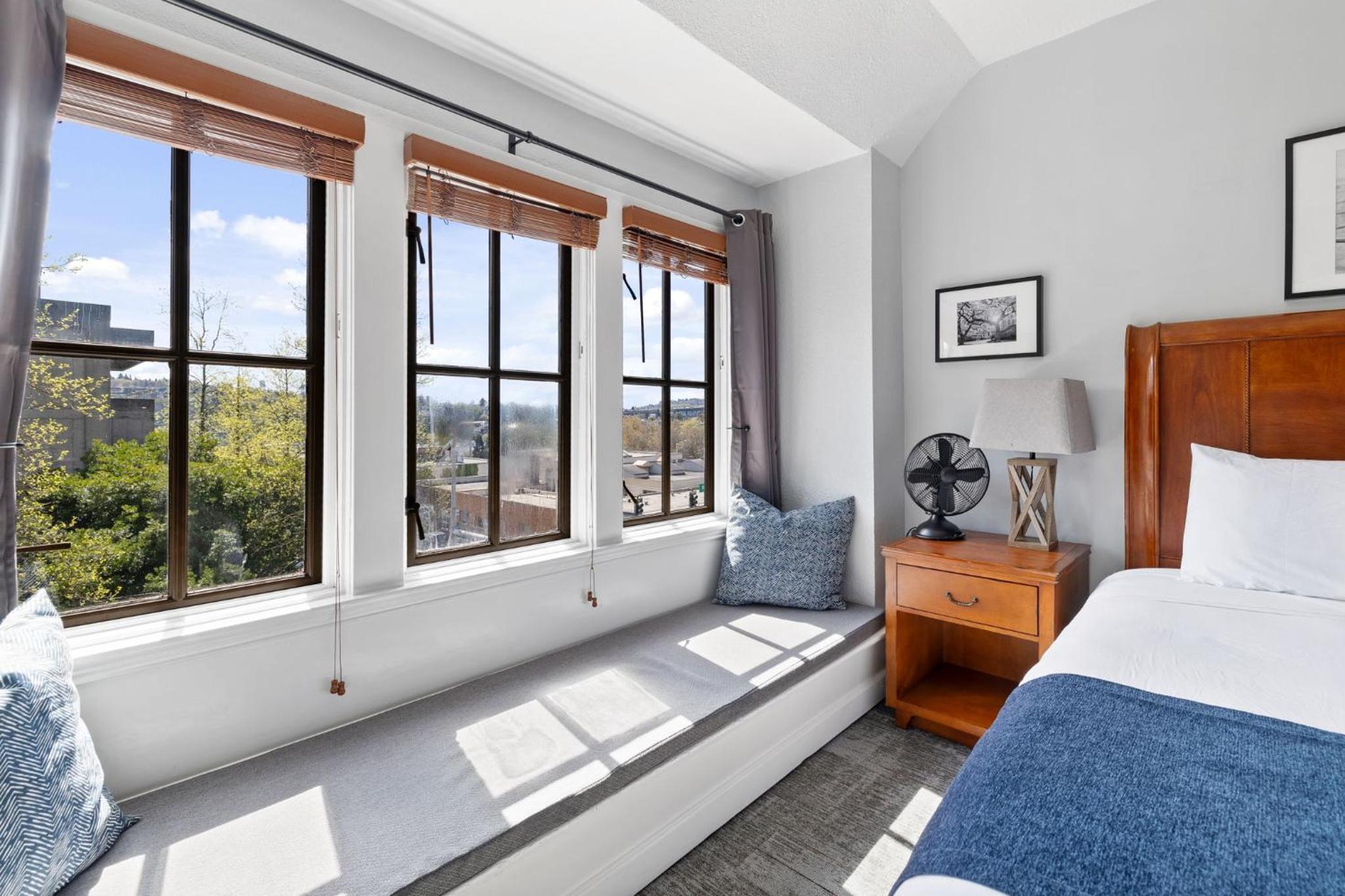 Premium Double Room - Two Queen Beds, Private Bathroom - Photo 4