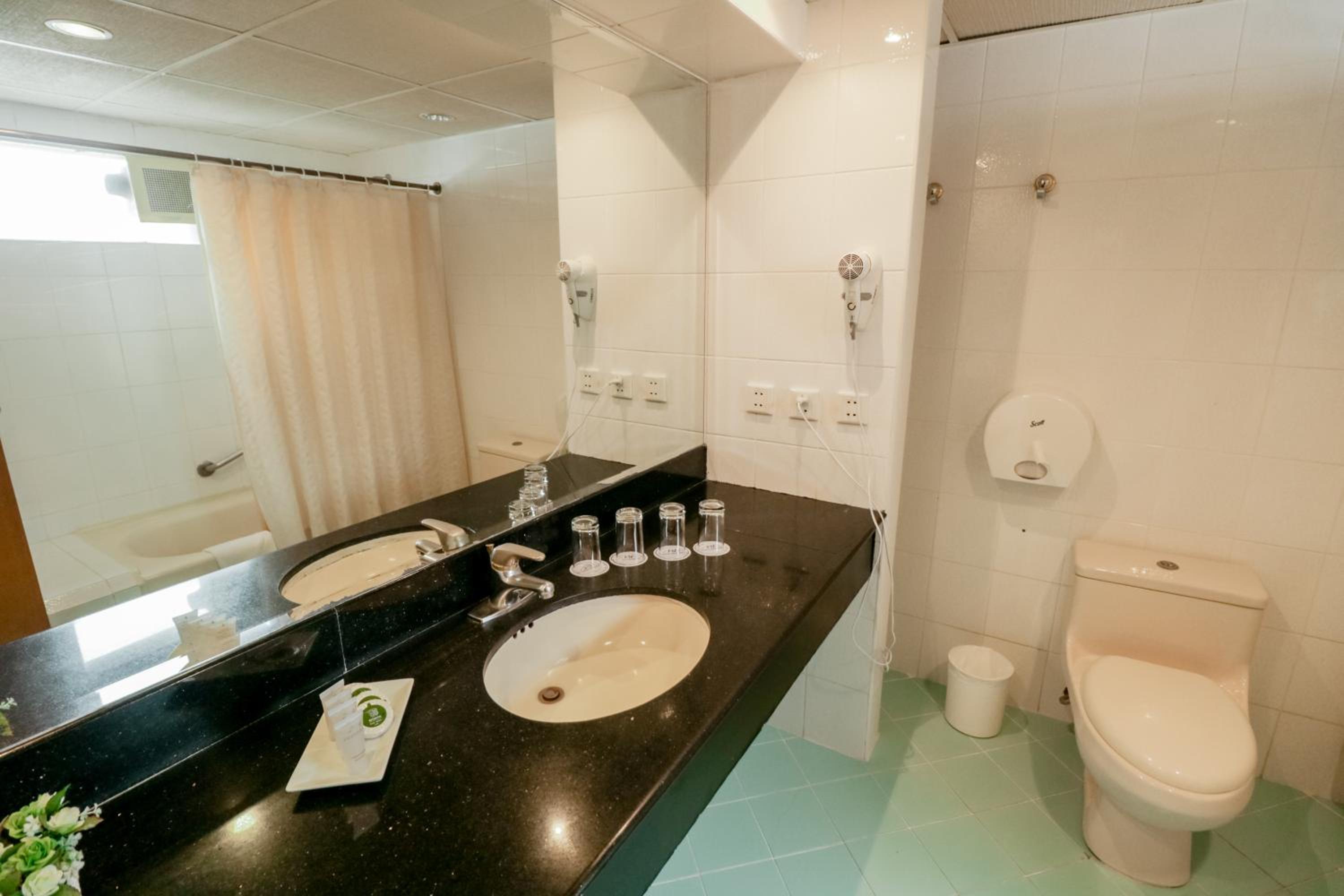 Standard Quadruple Room - Photo 3