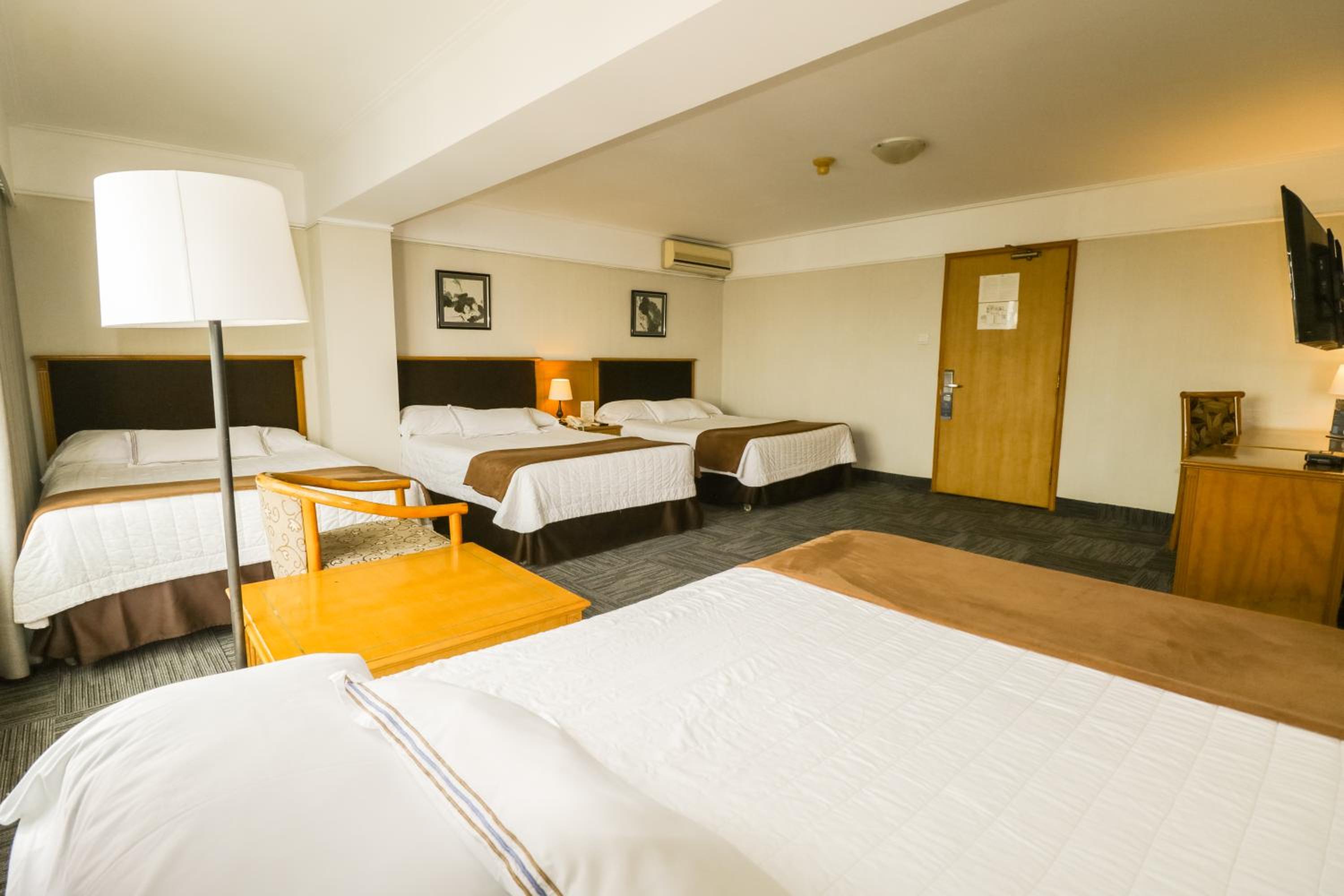 Standard Quadruple Room - Photo 6
