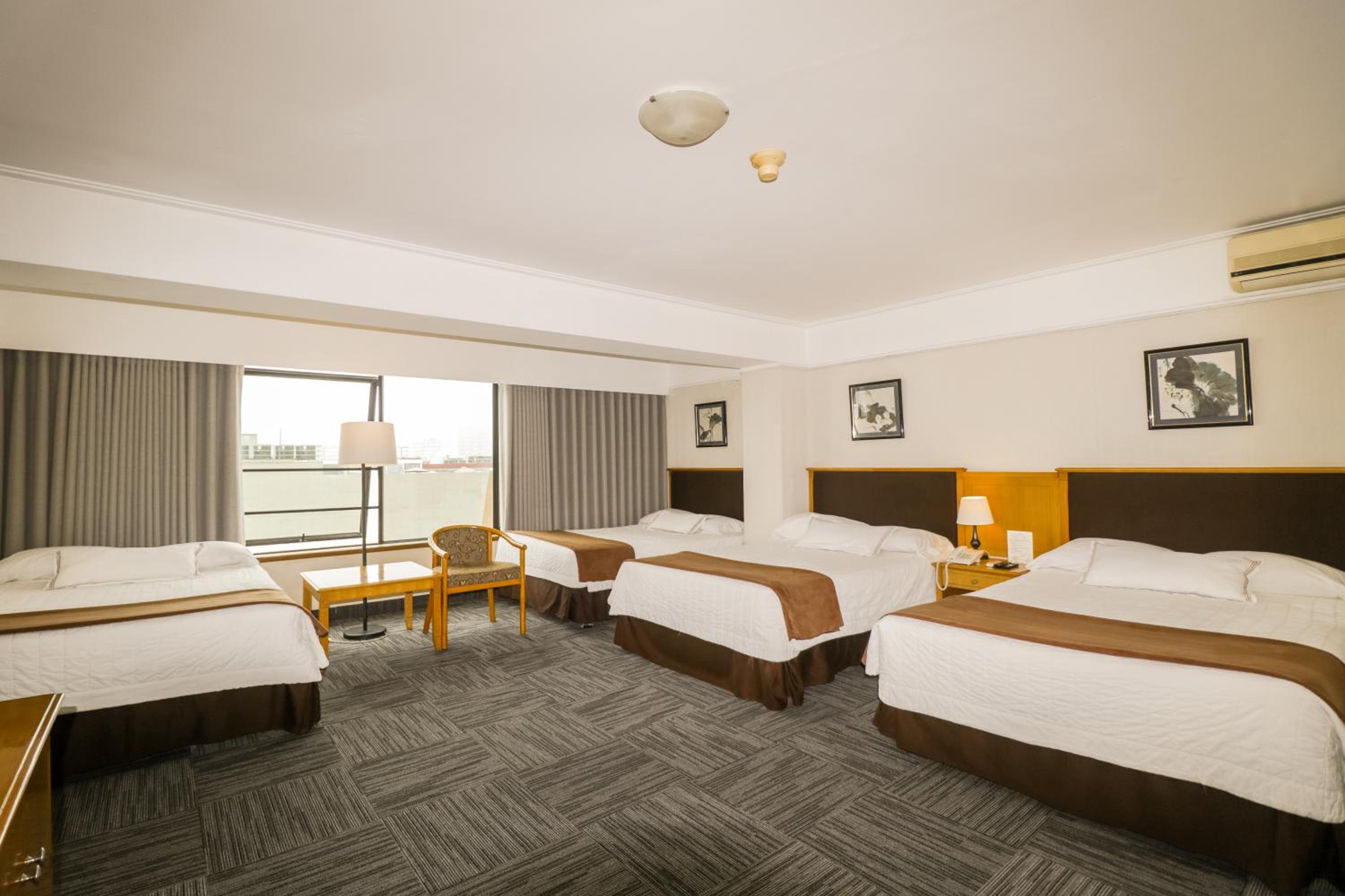 Standard Quadruple Room - Photo 4