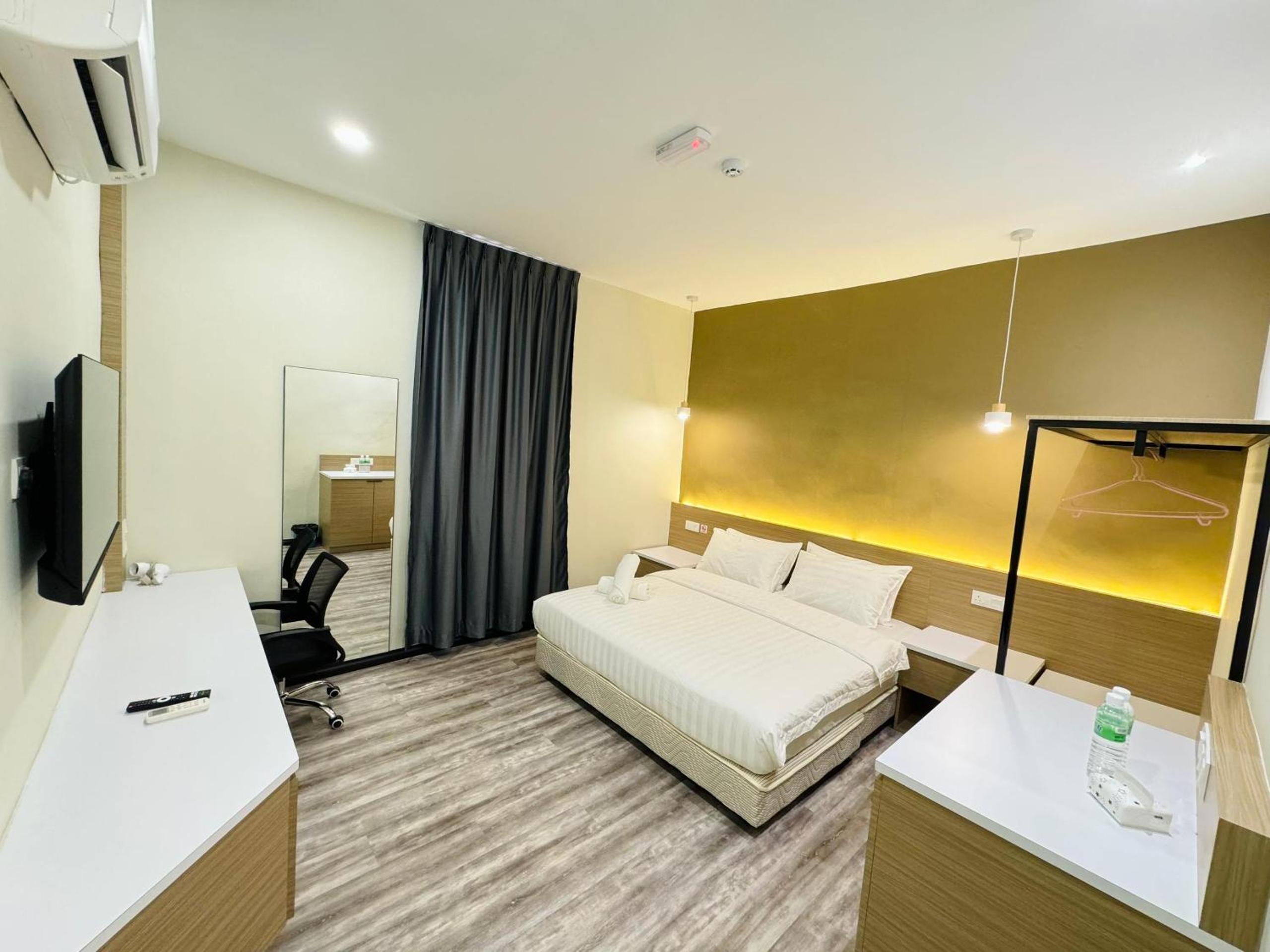 Standard King Room photo 3