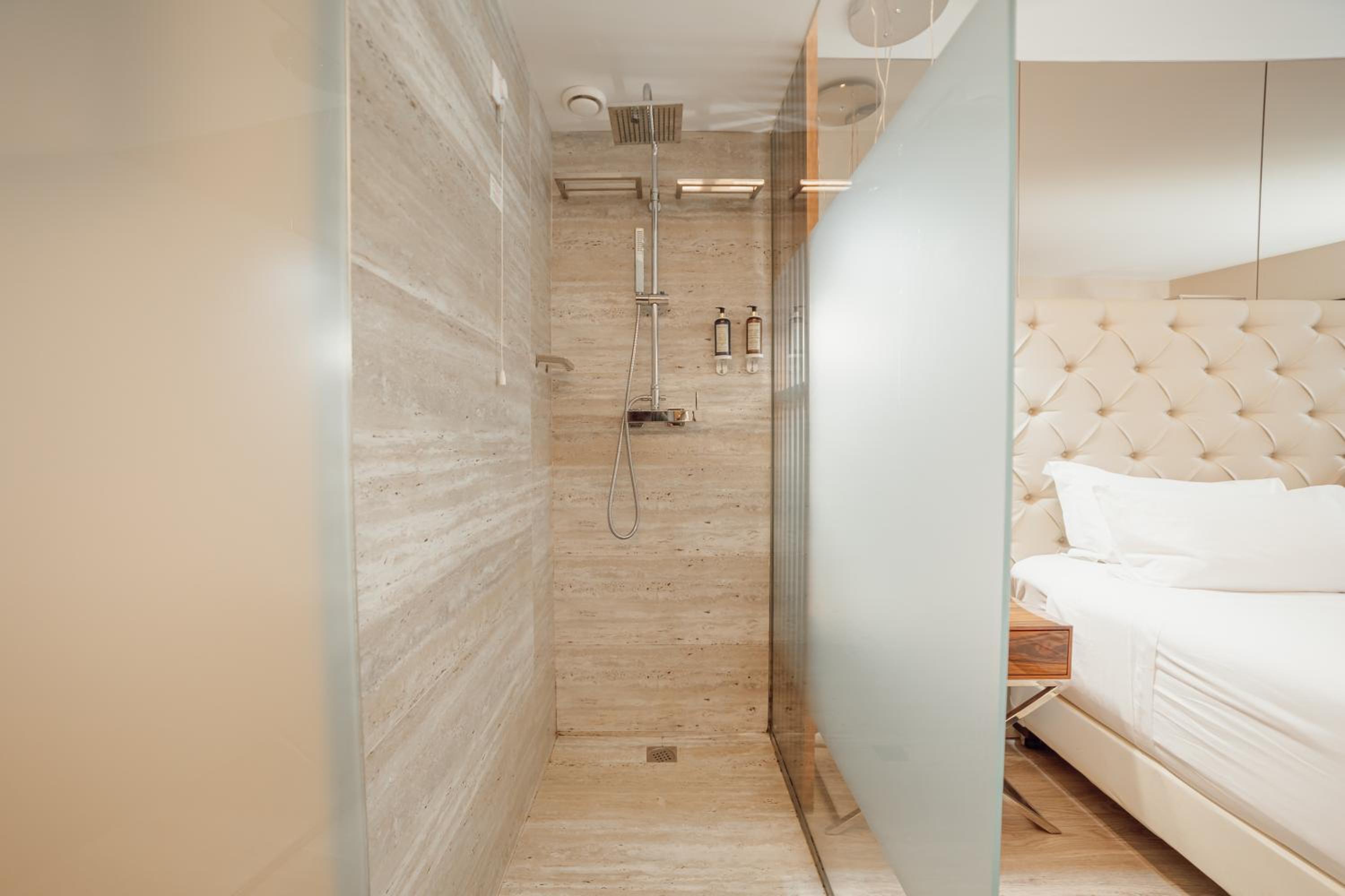Economy Double Room thumbnail 6