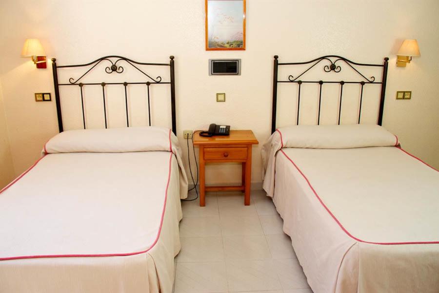 Double or Twin Room - Photo 1