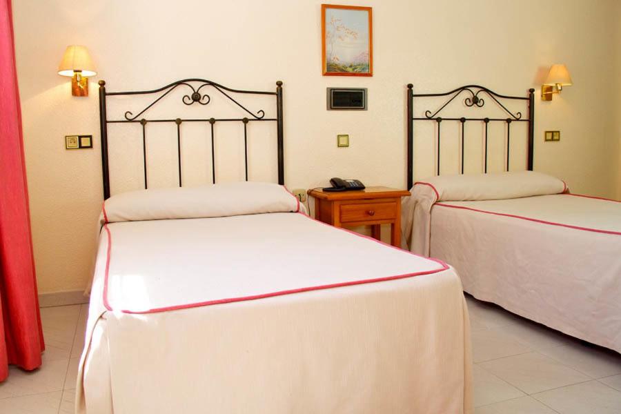 Double or Twin Room - Photo 3