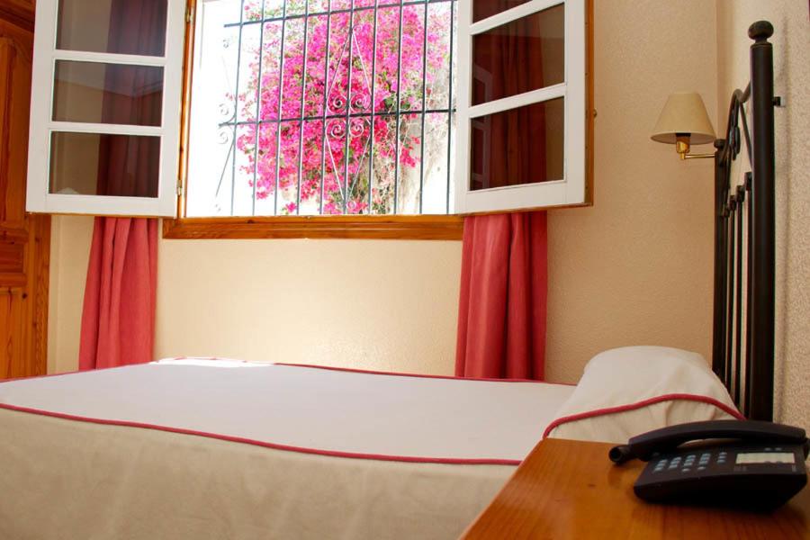 Double or Twin Room - Photo 6