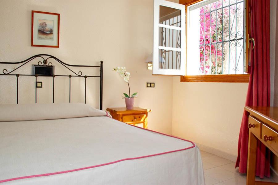 Double or Twin Room - Photo 4