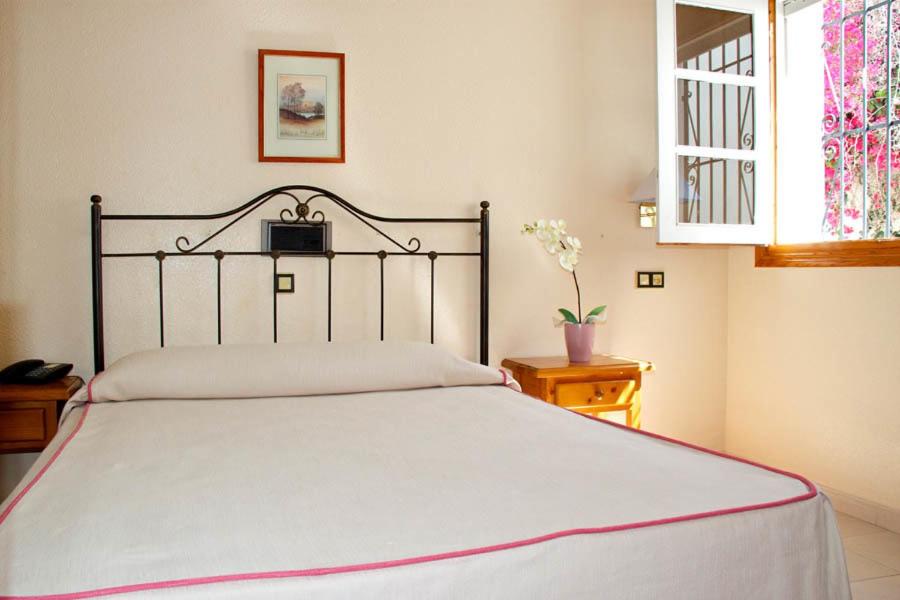 Double or Twin Room - Photo 5