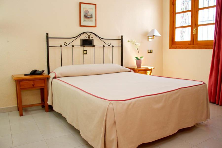 Double or Twin Room - Photo 9