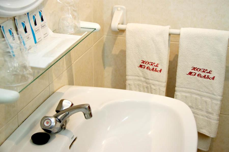 Double or Twin Room - Photo 10