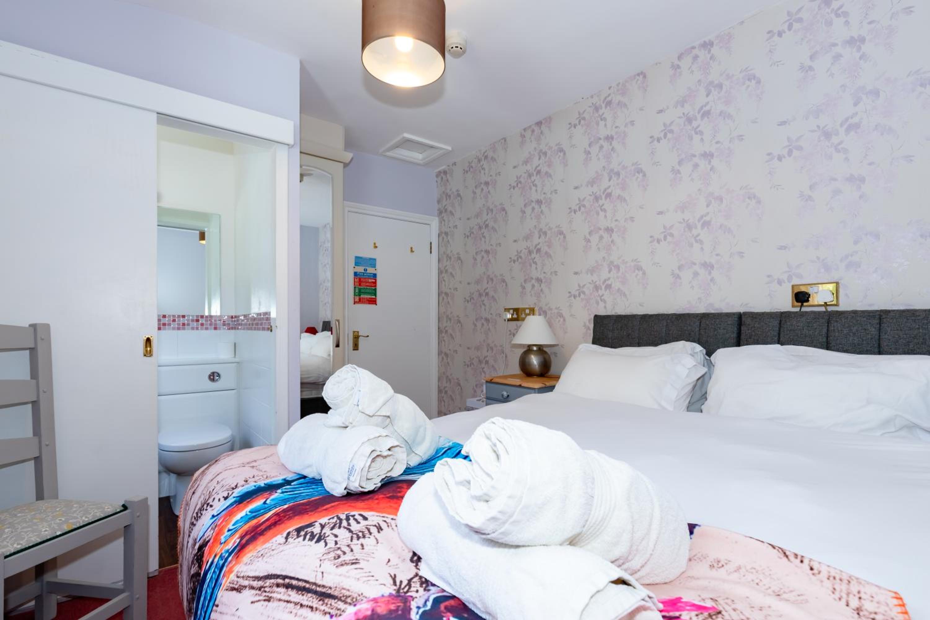 Budget Double Room photo 3