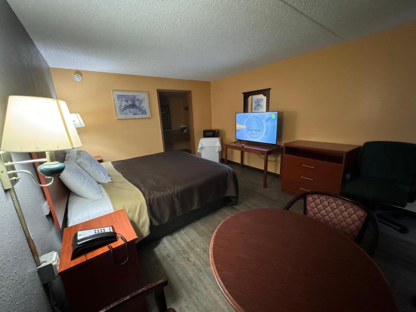 King Room - Non-Smoking - Photo 1