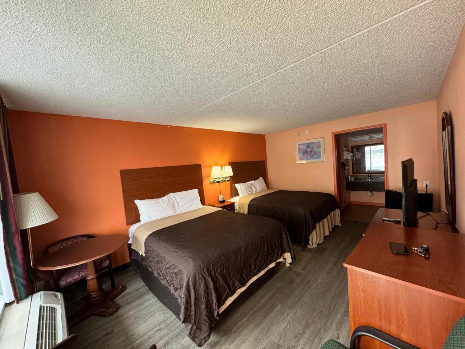 Double Room with Two Double Beds - Smoking - Photo 1