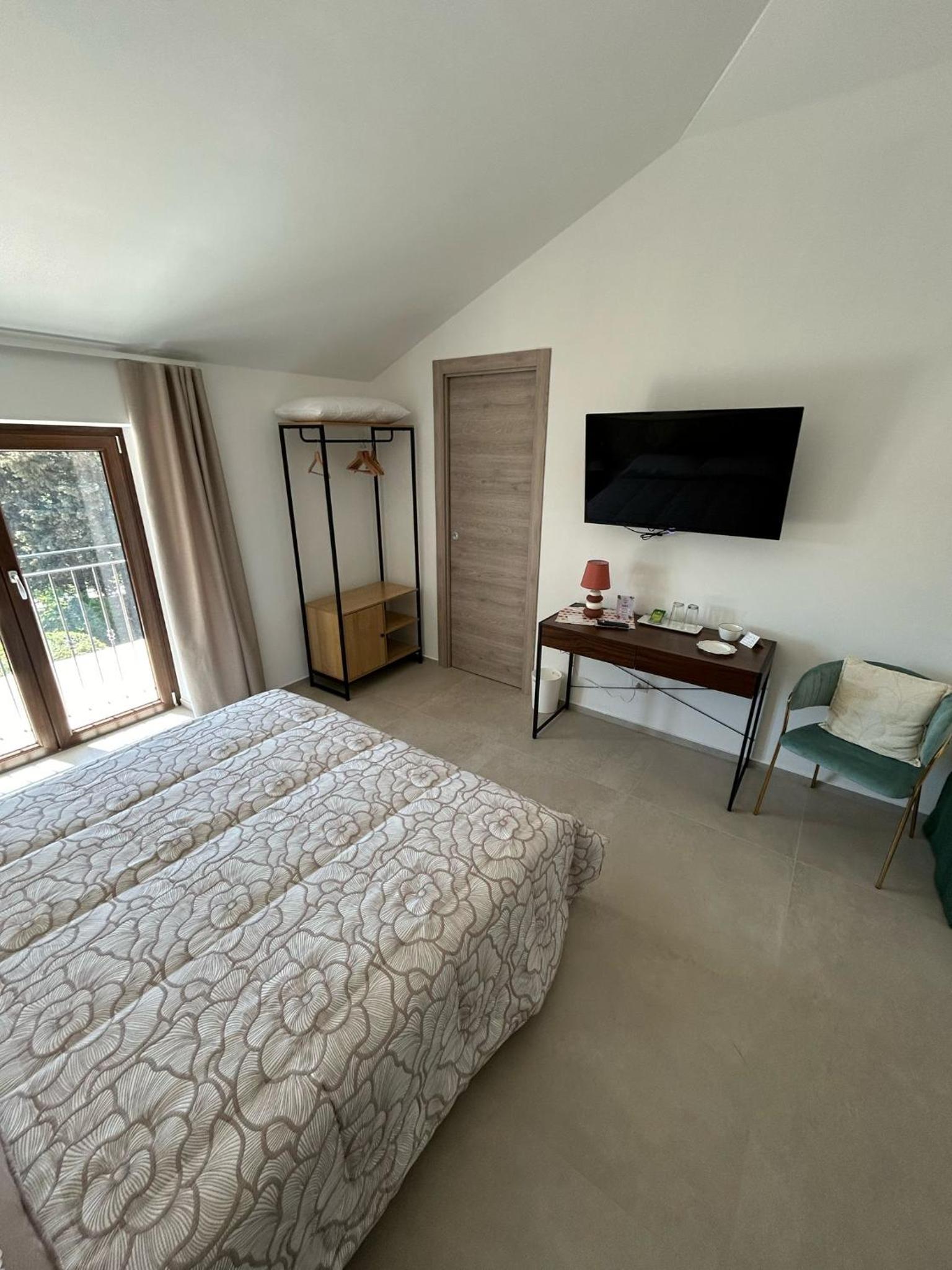 Deluxe Room (2 Adults + 1 Child) photo 3