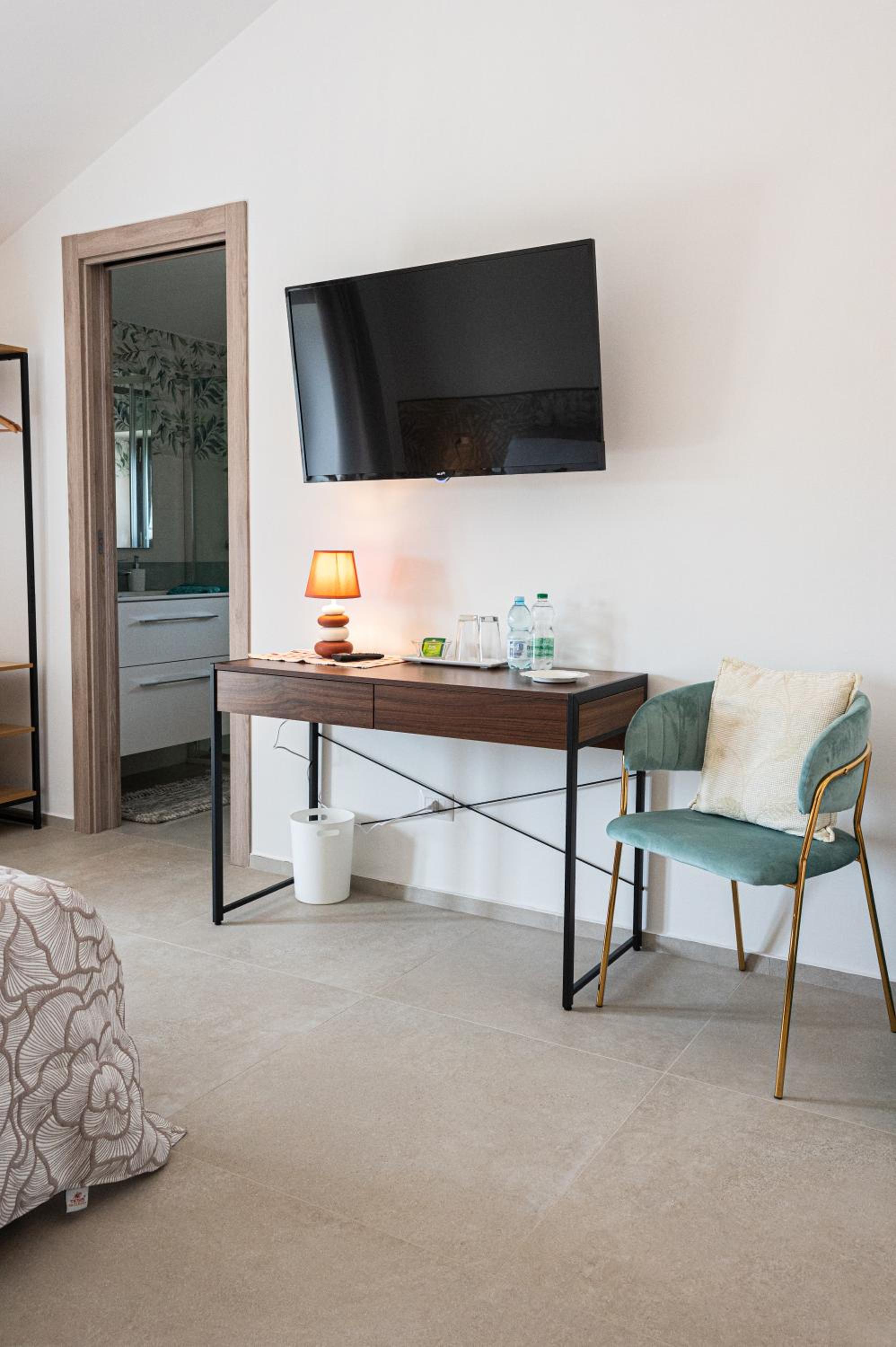 Deluxe Room (2 Adults + 1 Child) photo 2