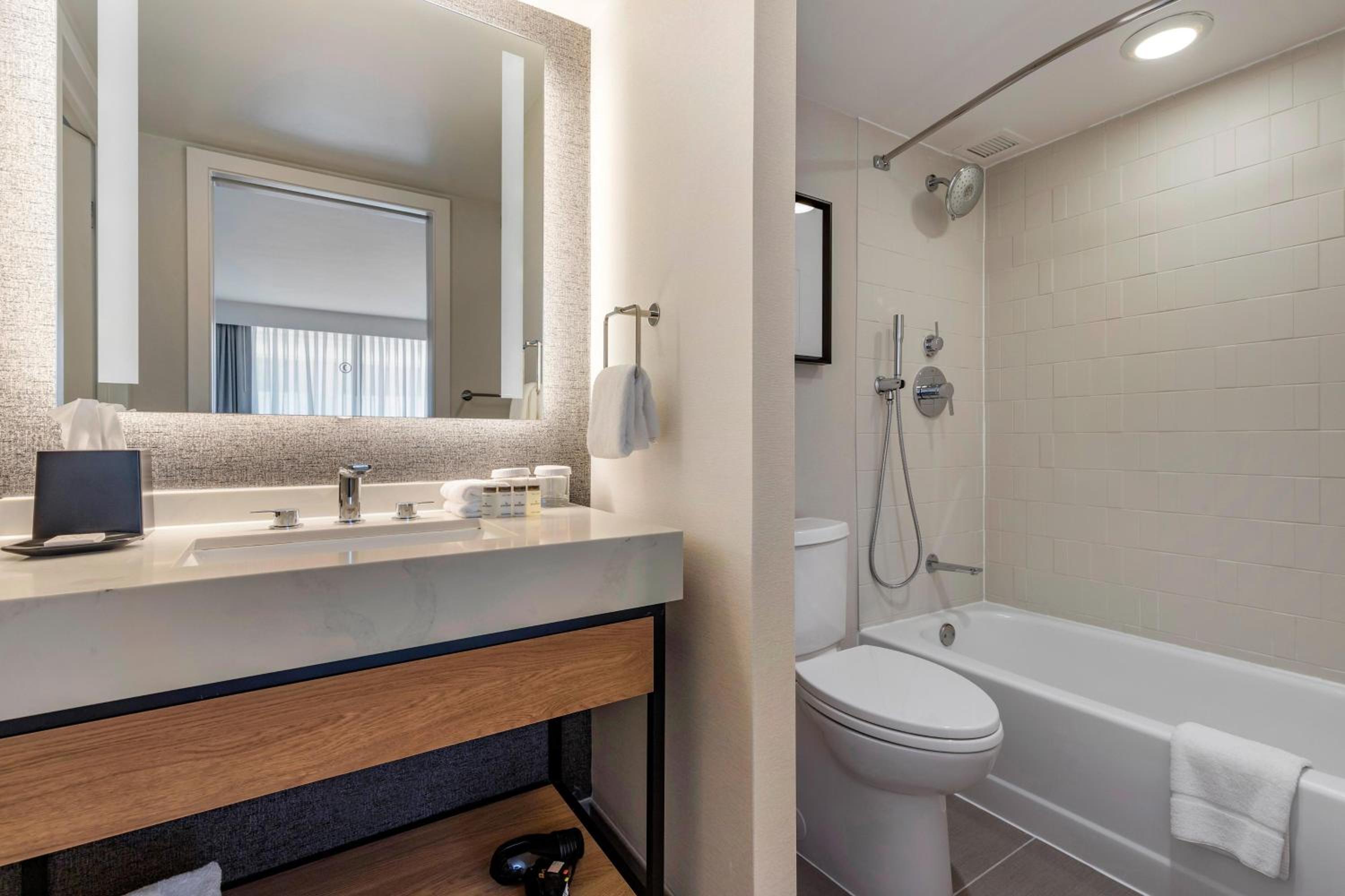 1 Bedroom Suite, 2 Double, Sofa bed - Photo 6