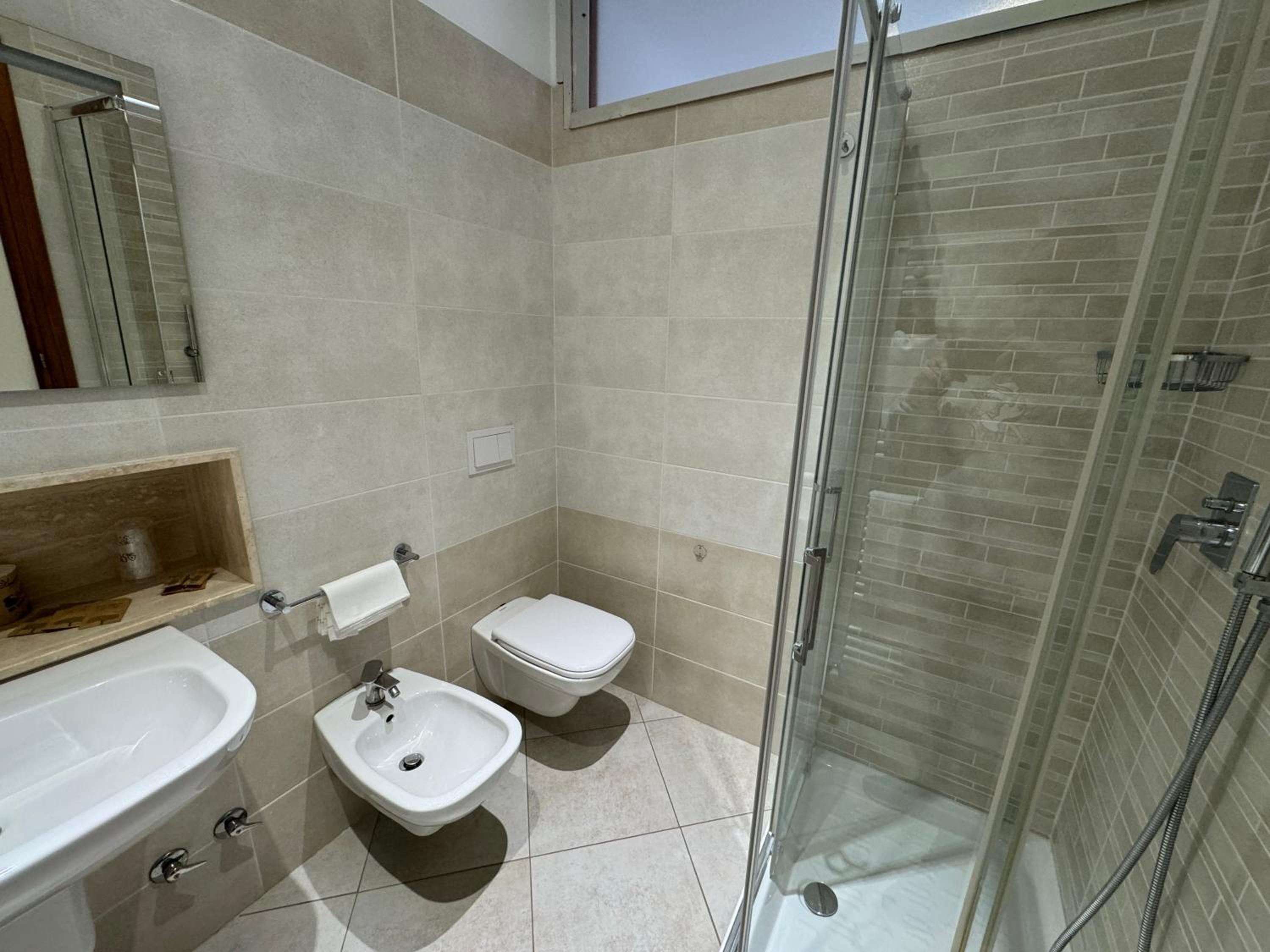 Double or Twin Room - Photo 4