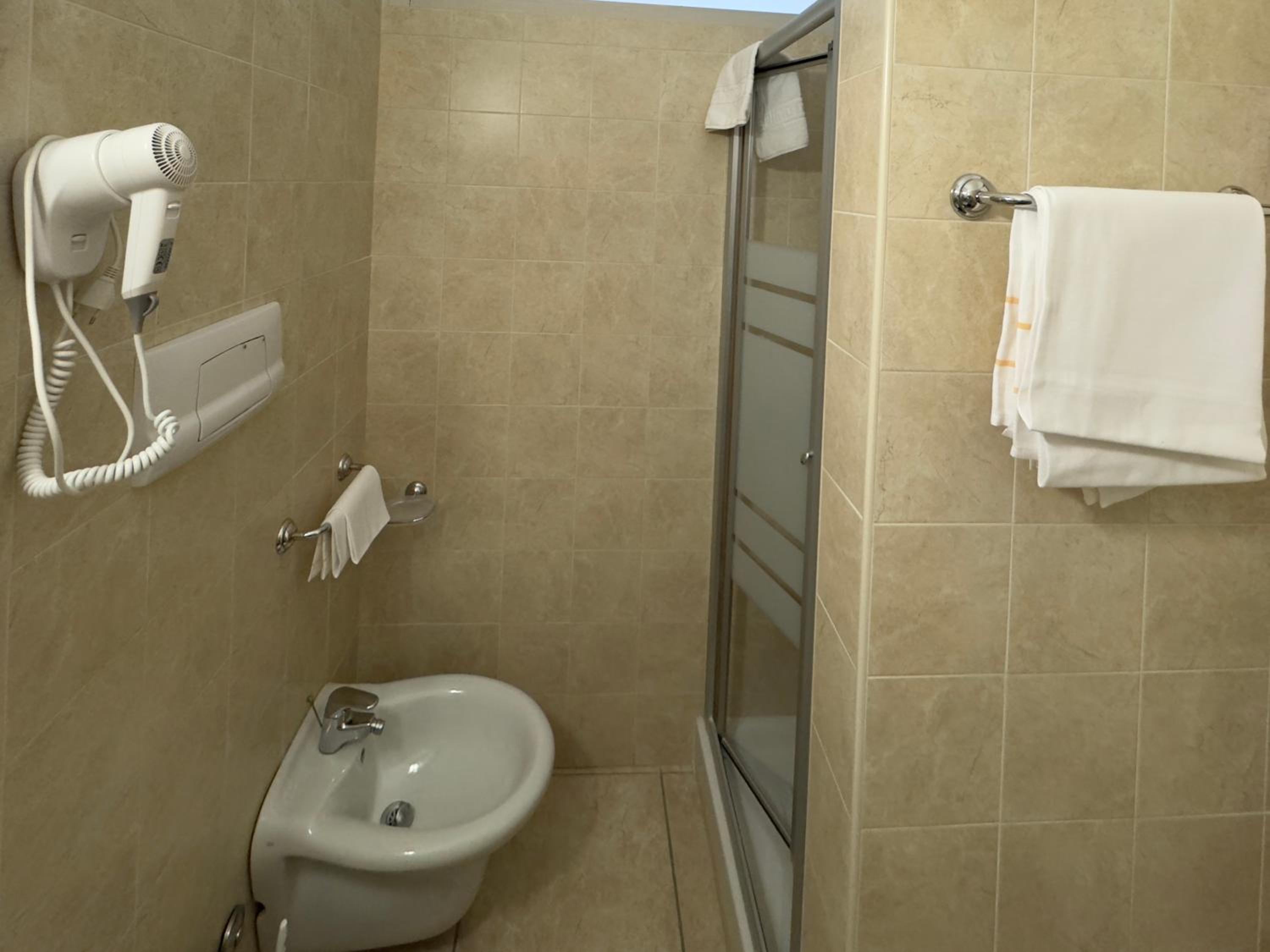 Triple Room - Photo 5