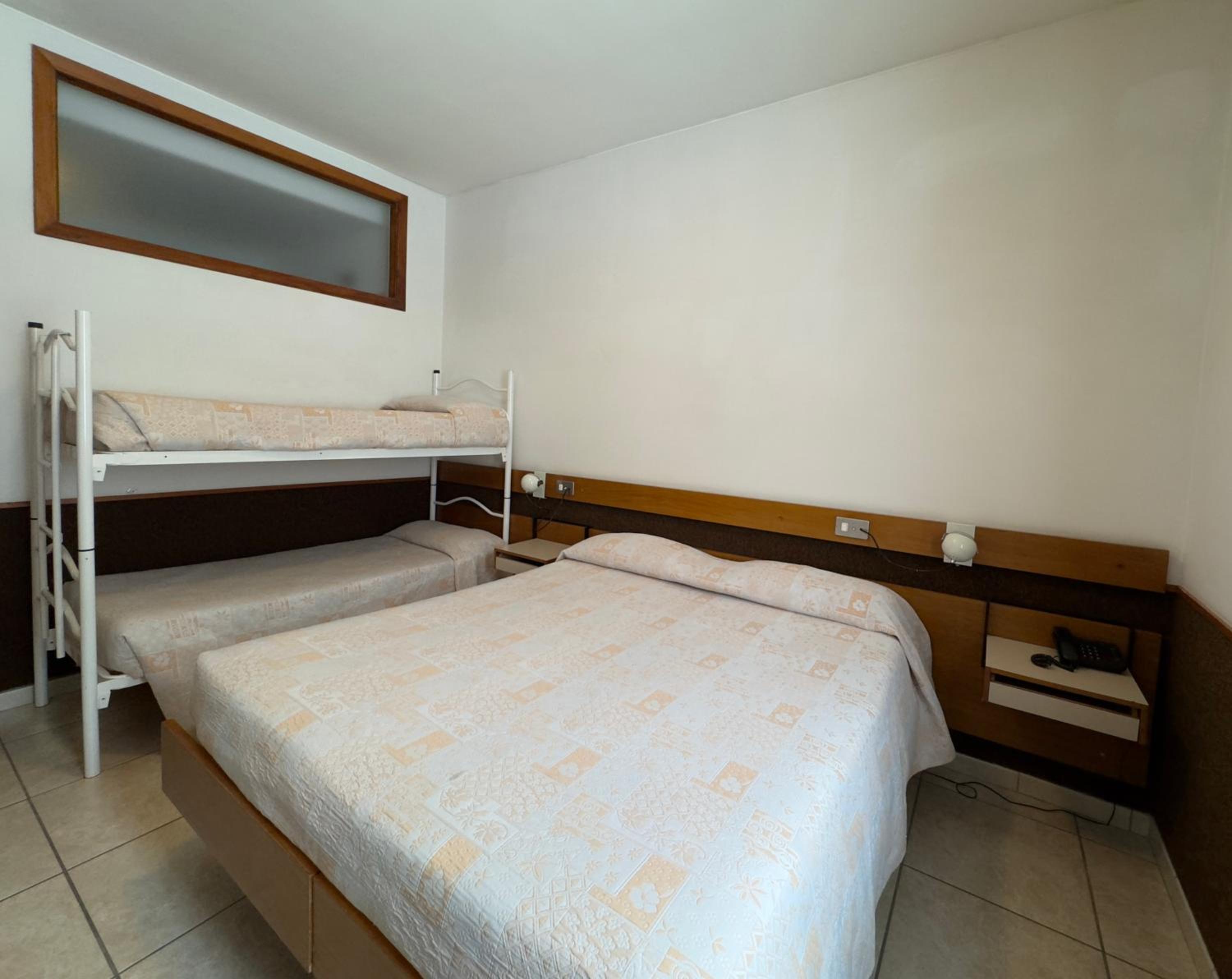 Quadruple Room - Photo 3