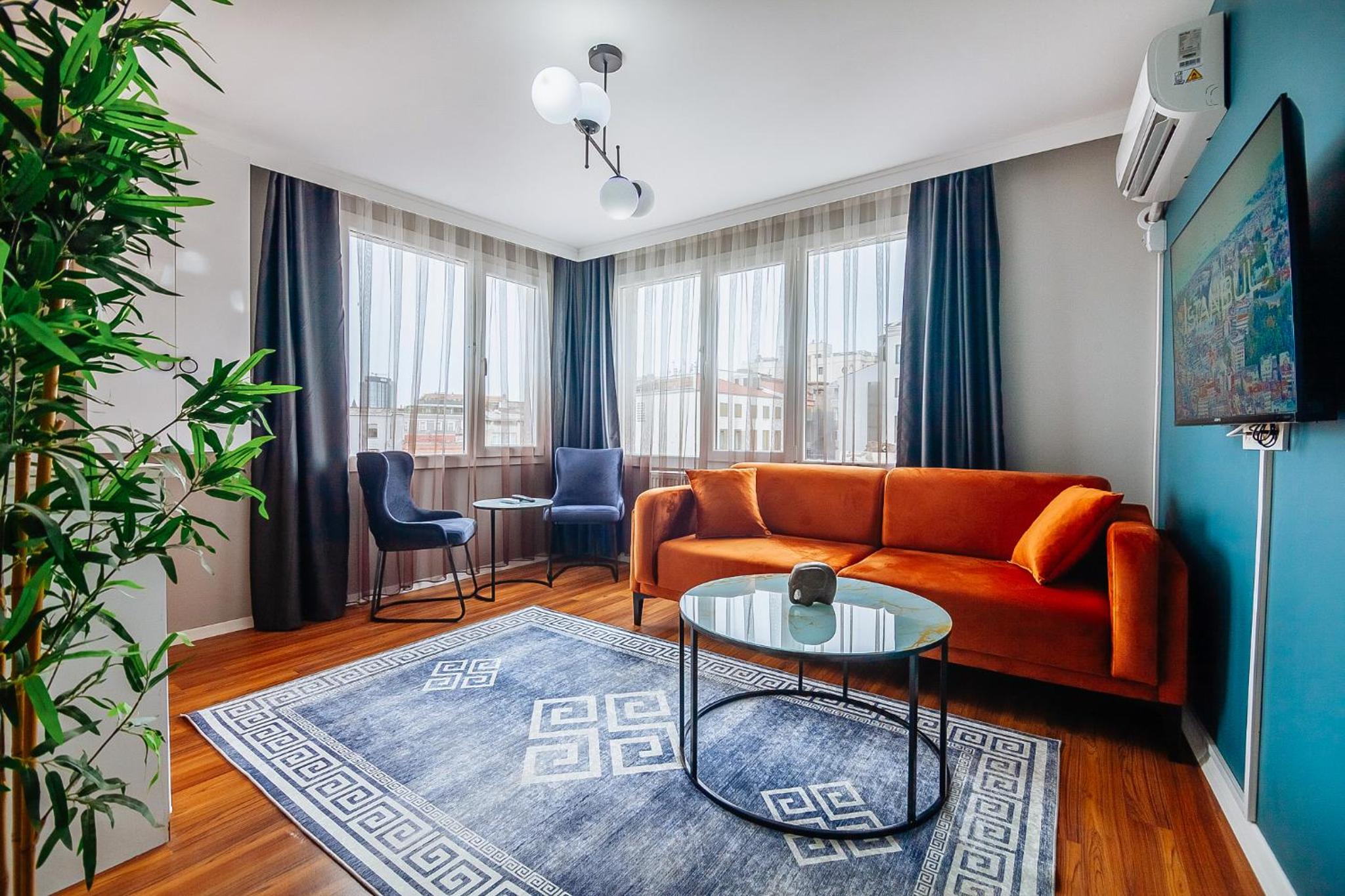 Superior King Suite photo 1