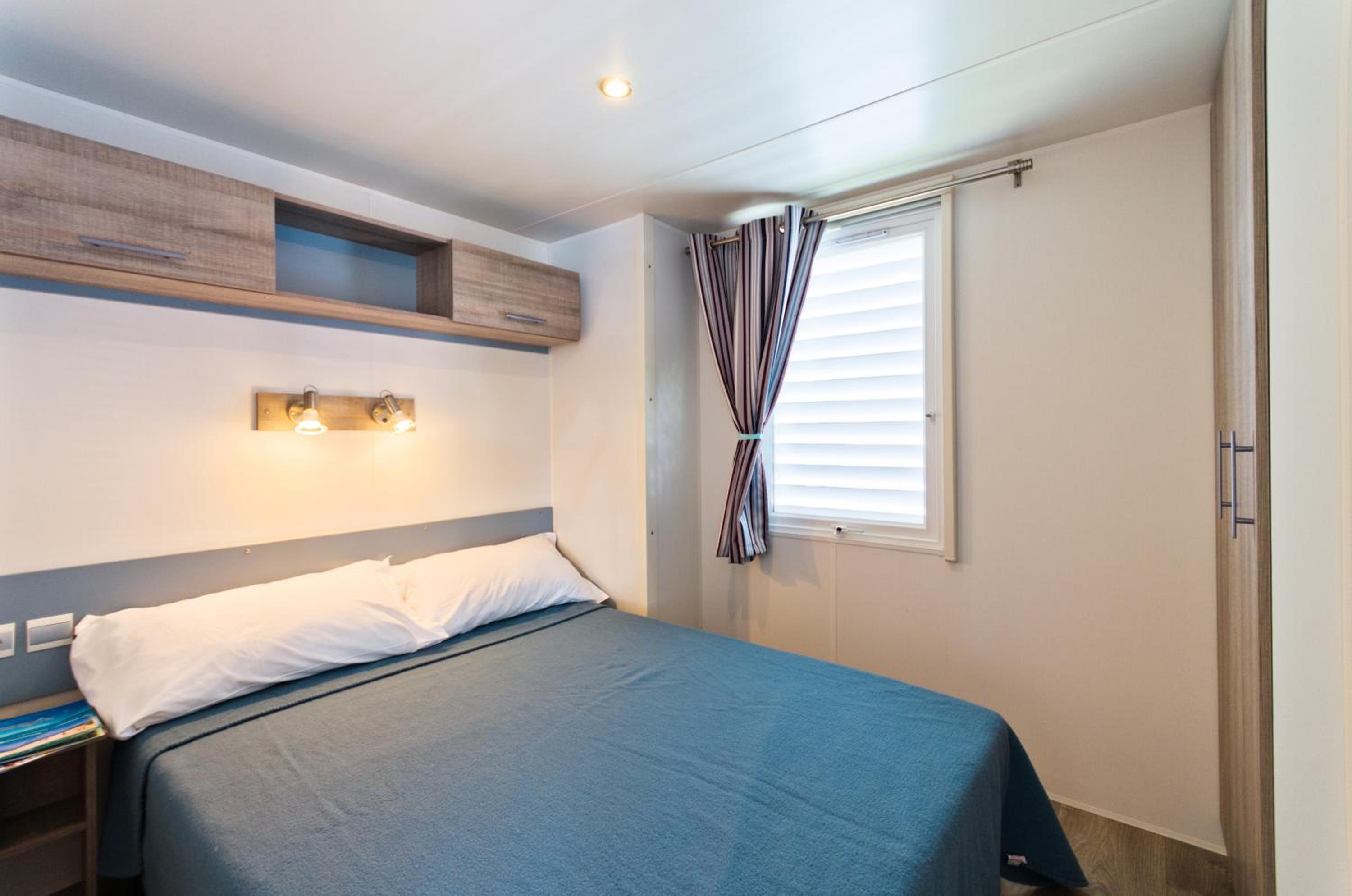 Three-Bedroom Mobile Home photo 3