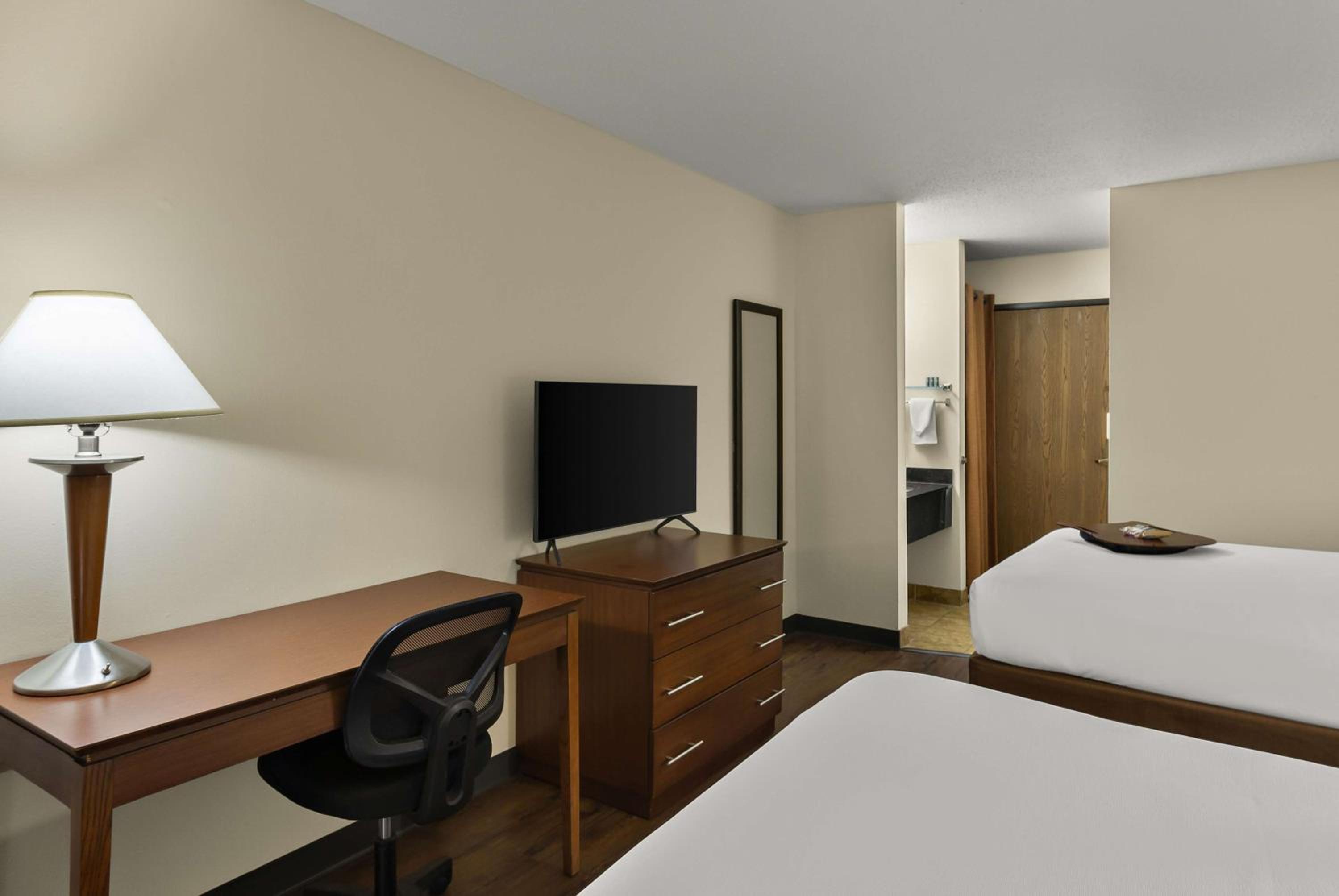Queen Room with Two Queen Beds - Second Floor/Non-Smoking - Photo 1