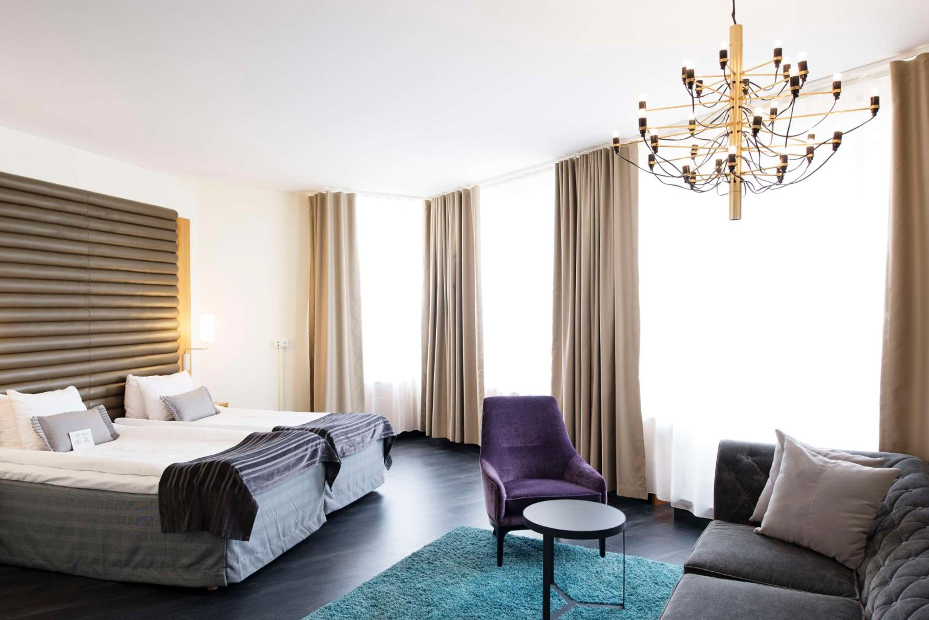 Top Floor Suite with Terrace - Photo 2