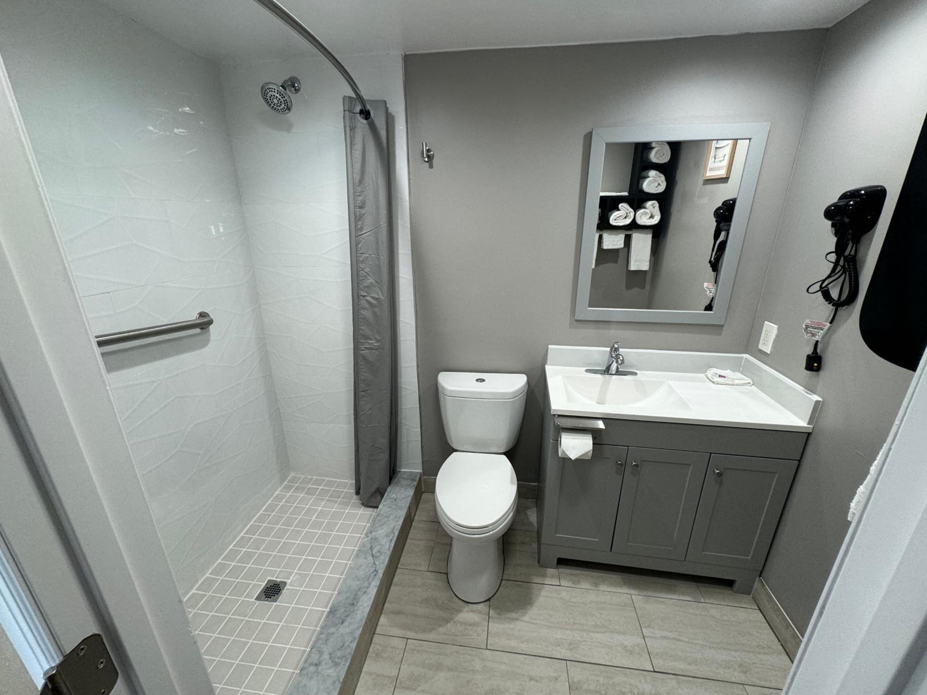Quadruple Room - Non-Smoking photo 2