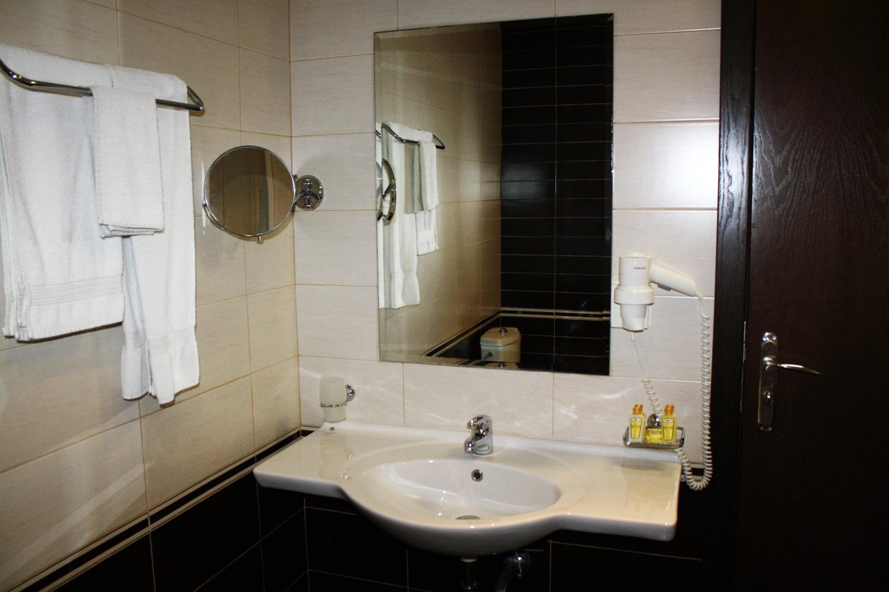 One-Bedroom Suite photo 2