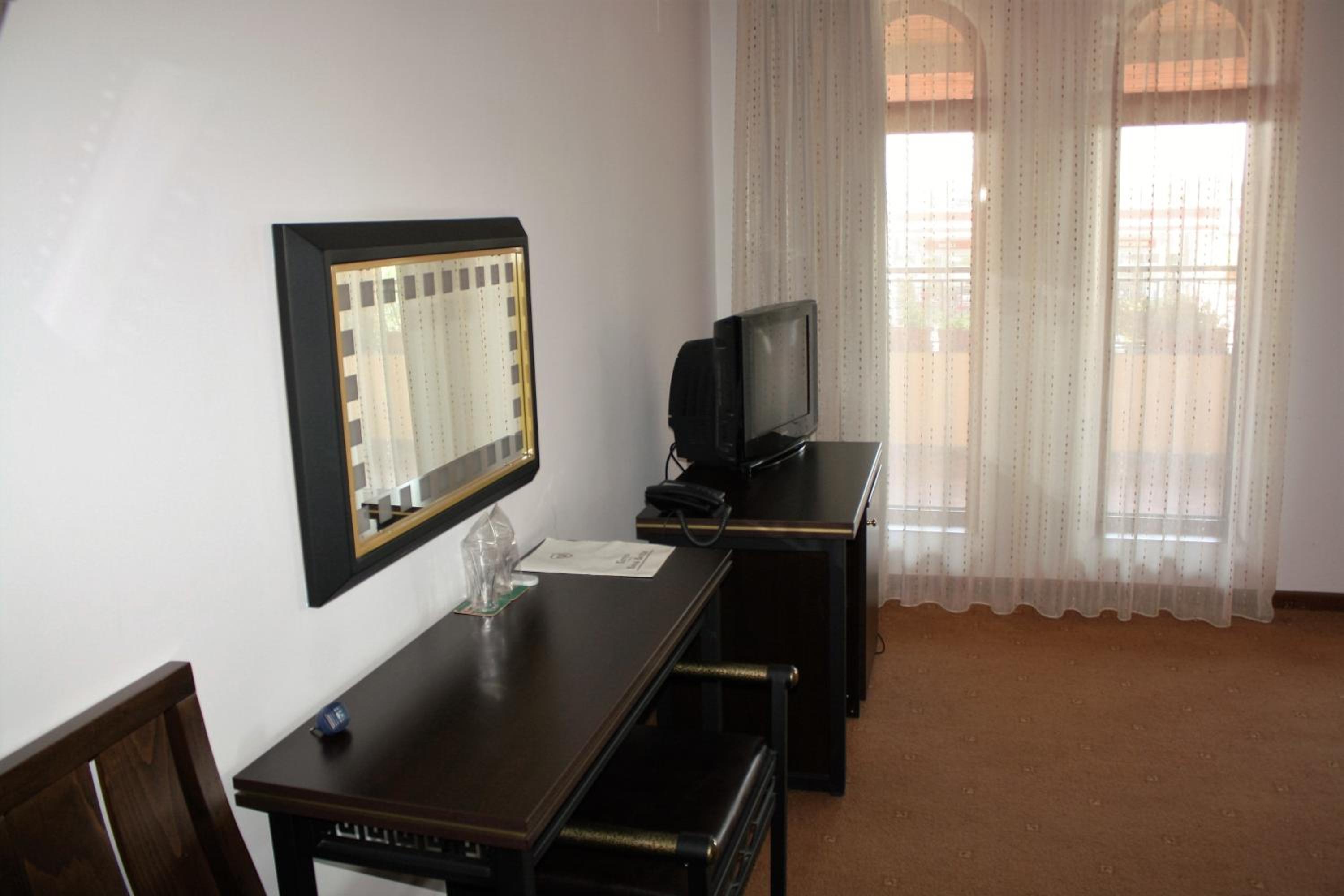 Deluxe Double Room with Balcony photo 1