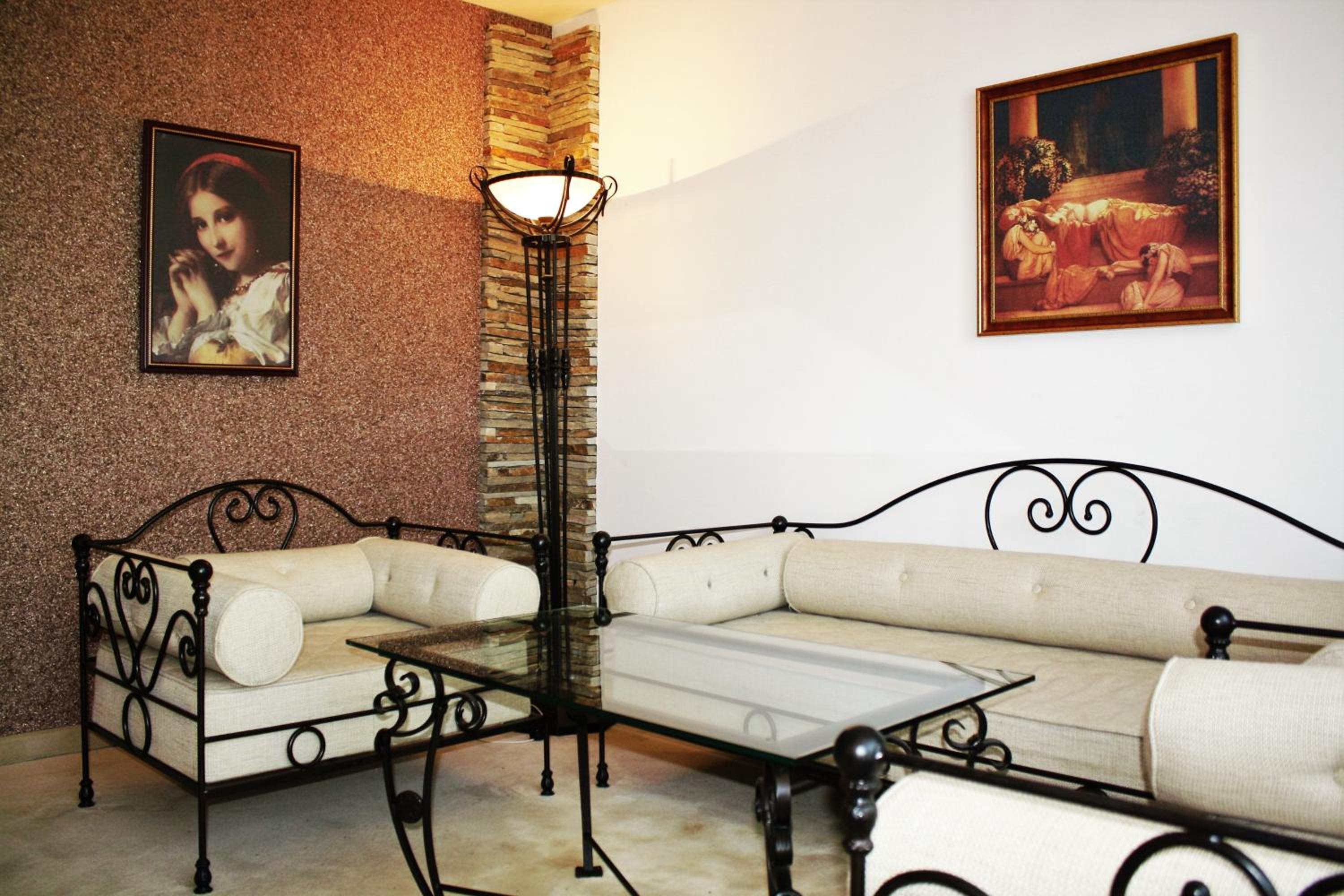 One-Bedroom Suite with Balcony photo 3
