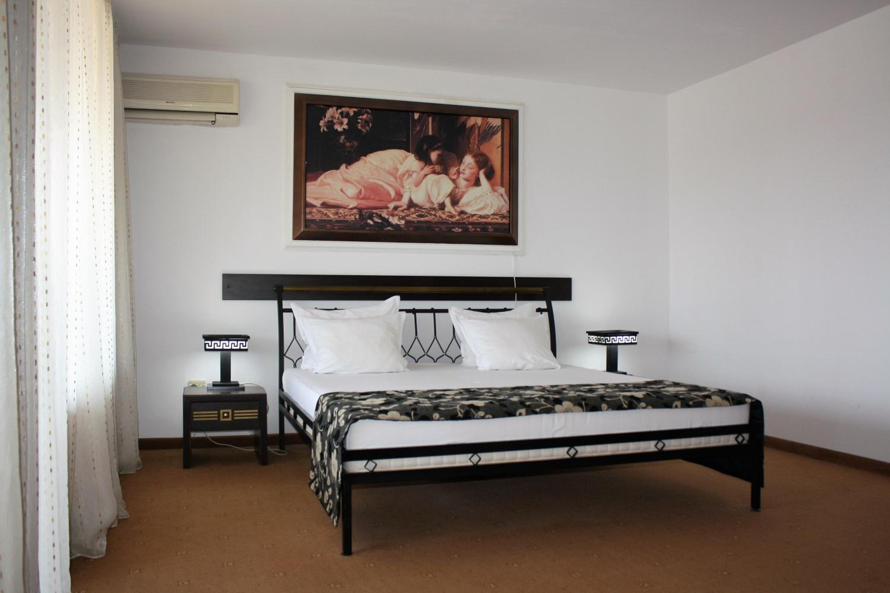 Deluxe Double Room with Balcony photo 2