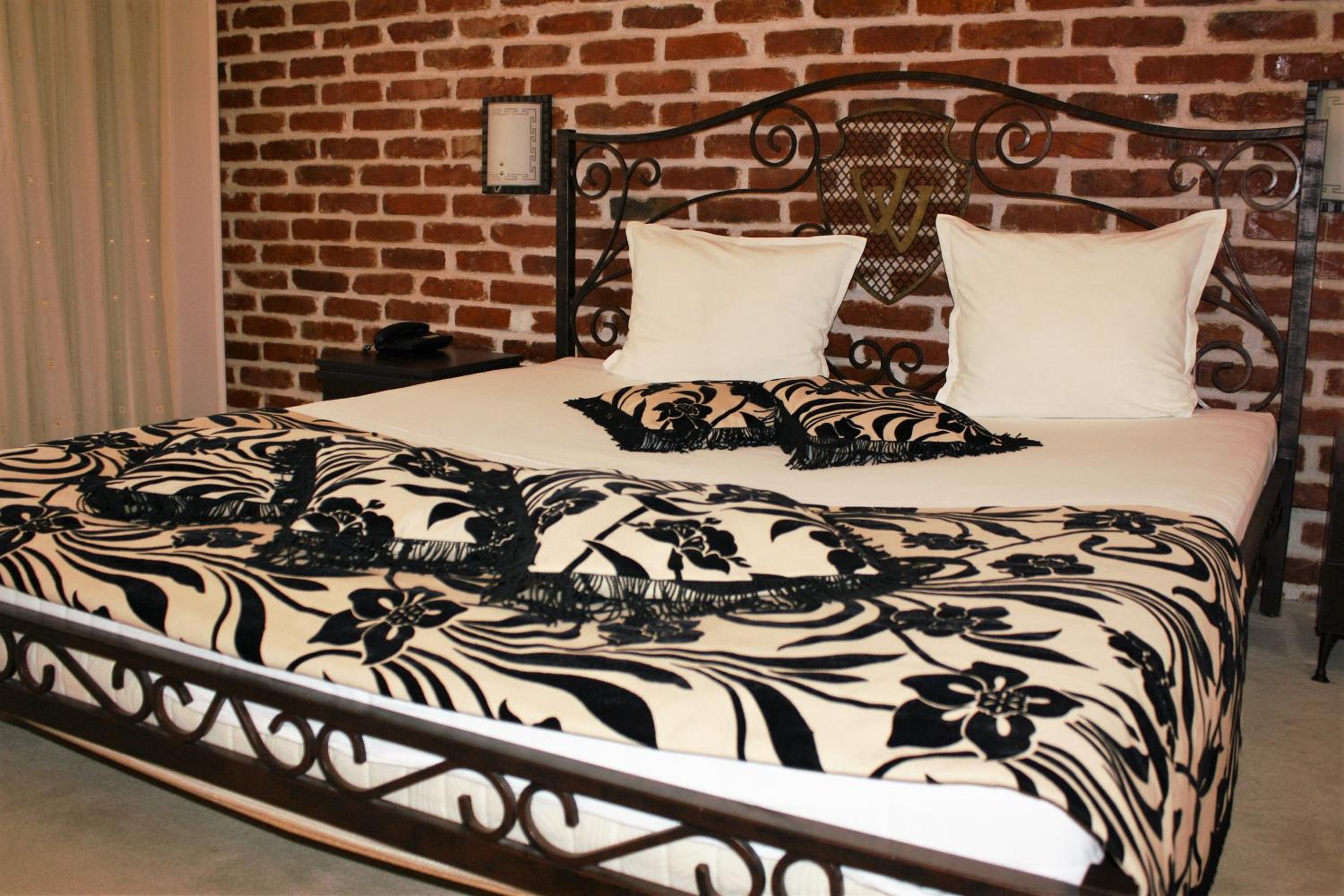 One-Bedroom Suite with Balcony photo 1