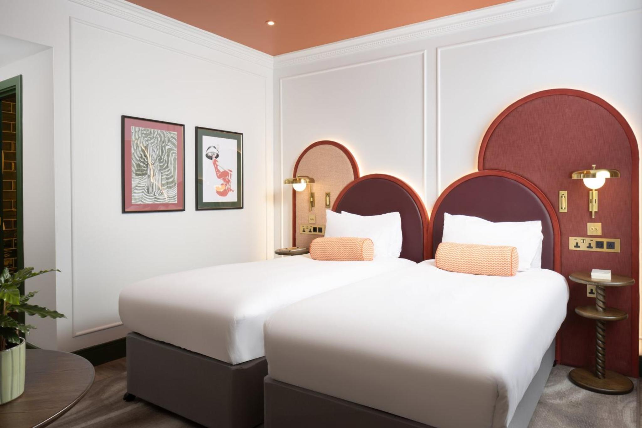 Premium Twin Room with Street View photo 1