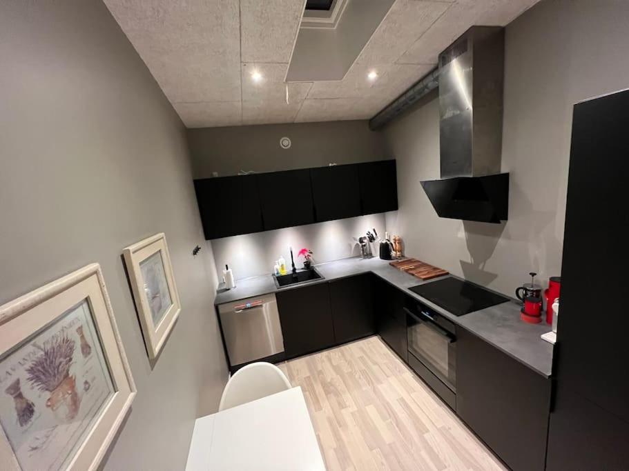 Three-Bedroom House photo 3