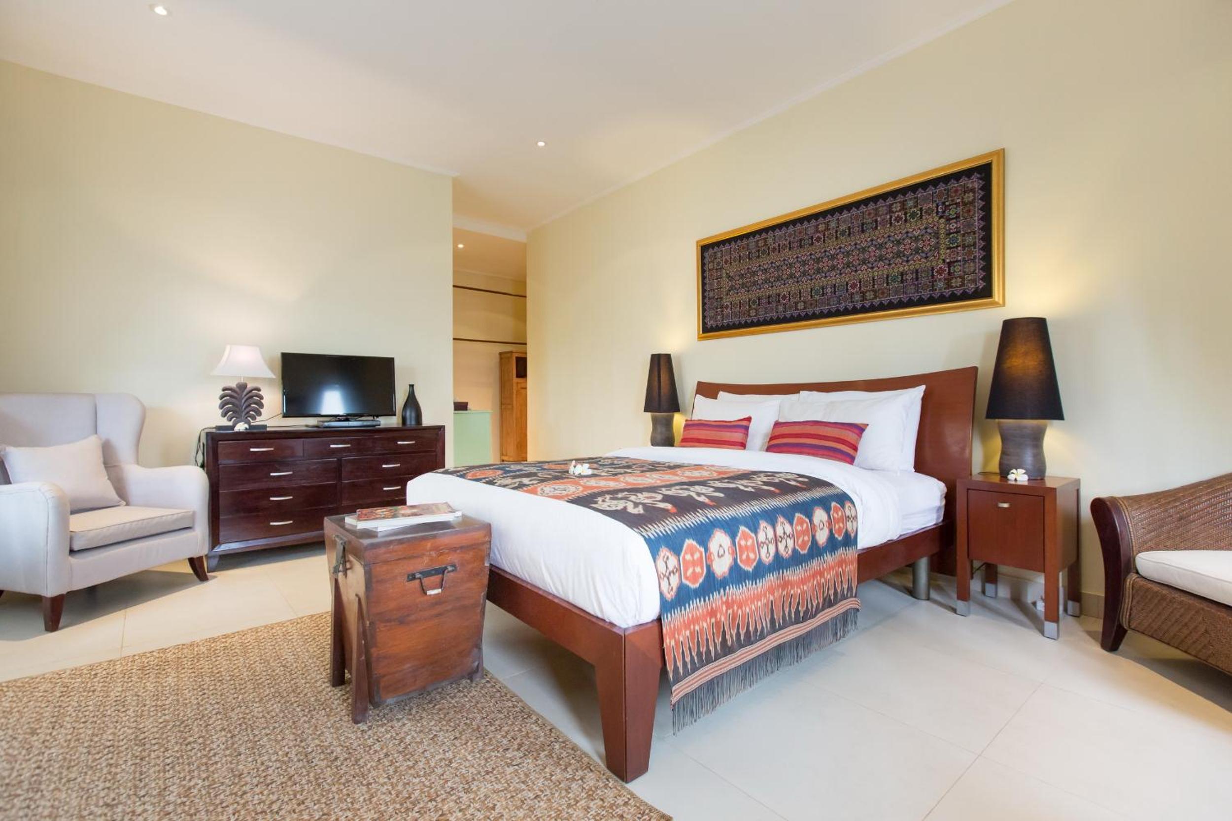 Three-Bedroom Villa with Private Pool photo 1