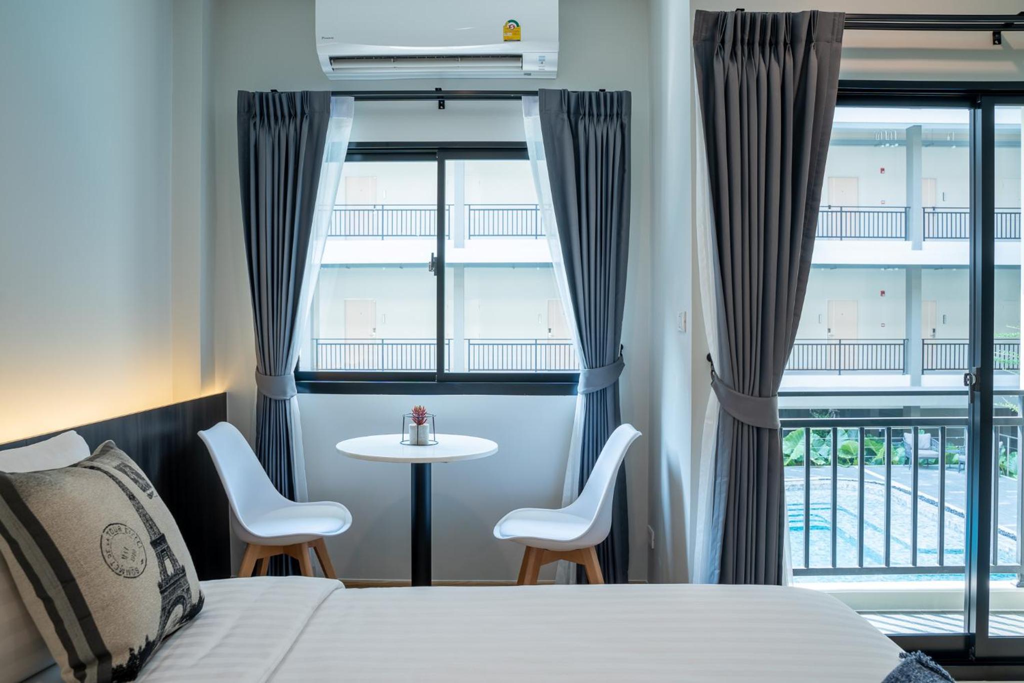 Twin Room with Pool View photo 3