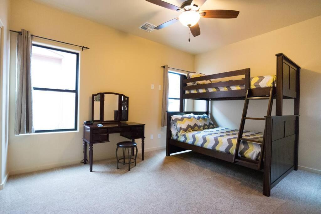 Three-Bedroom House photo 3