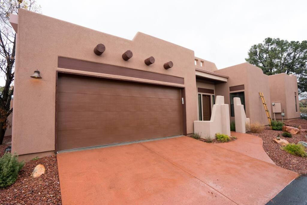 Three-Bedroom House photo 2