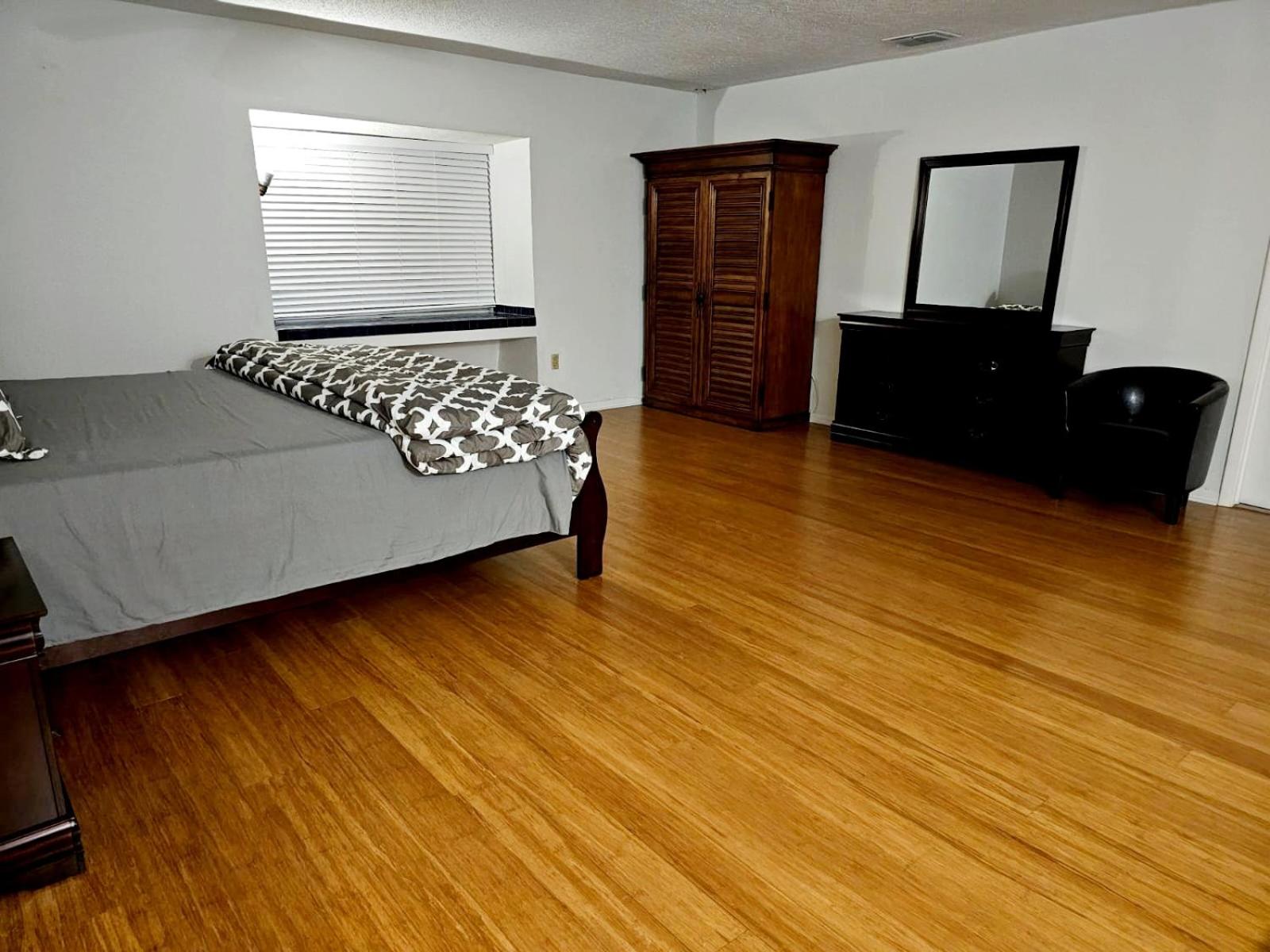 Four-Bedroom House photo 2