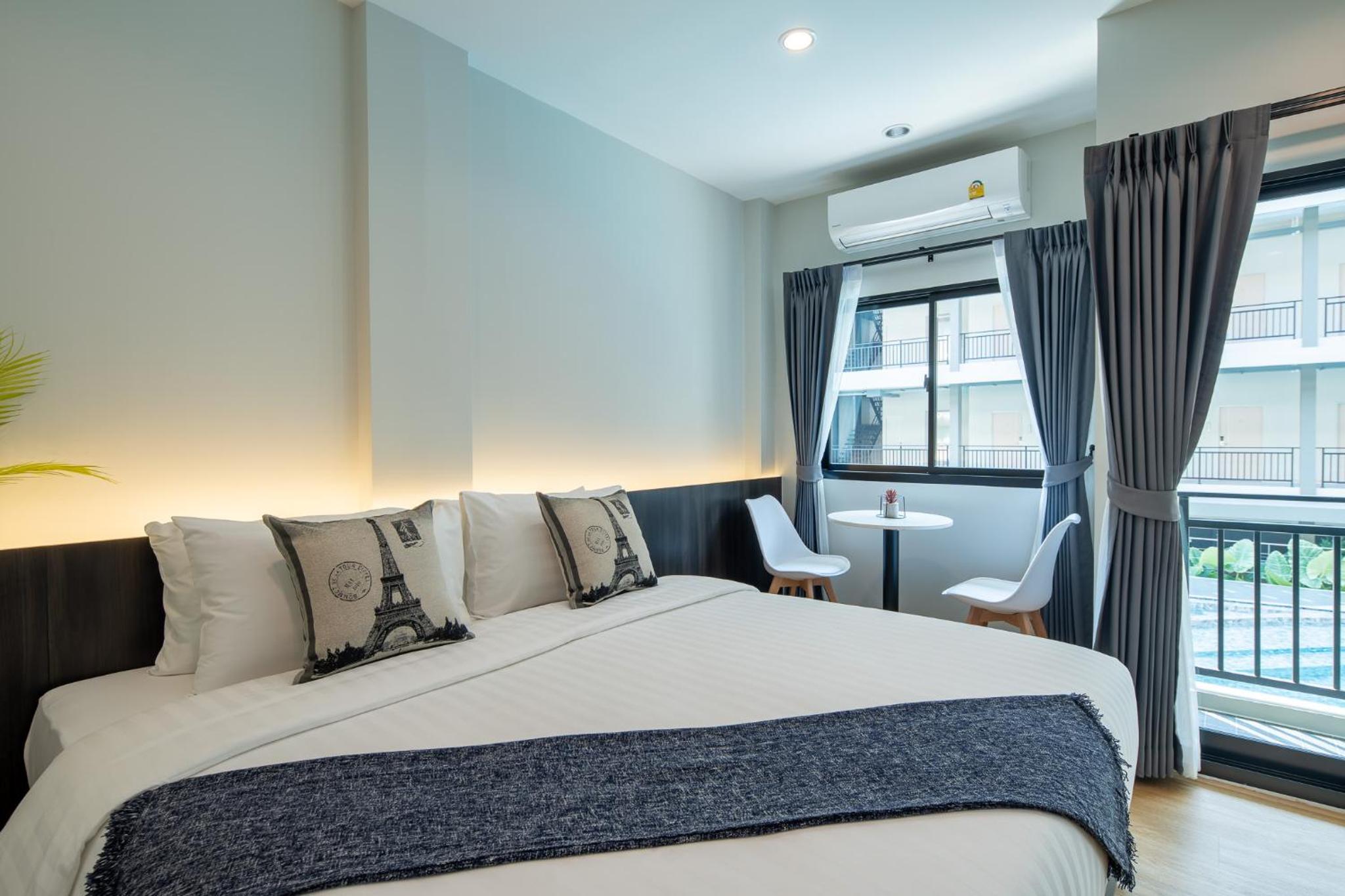 King Room with Pool View photo 2