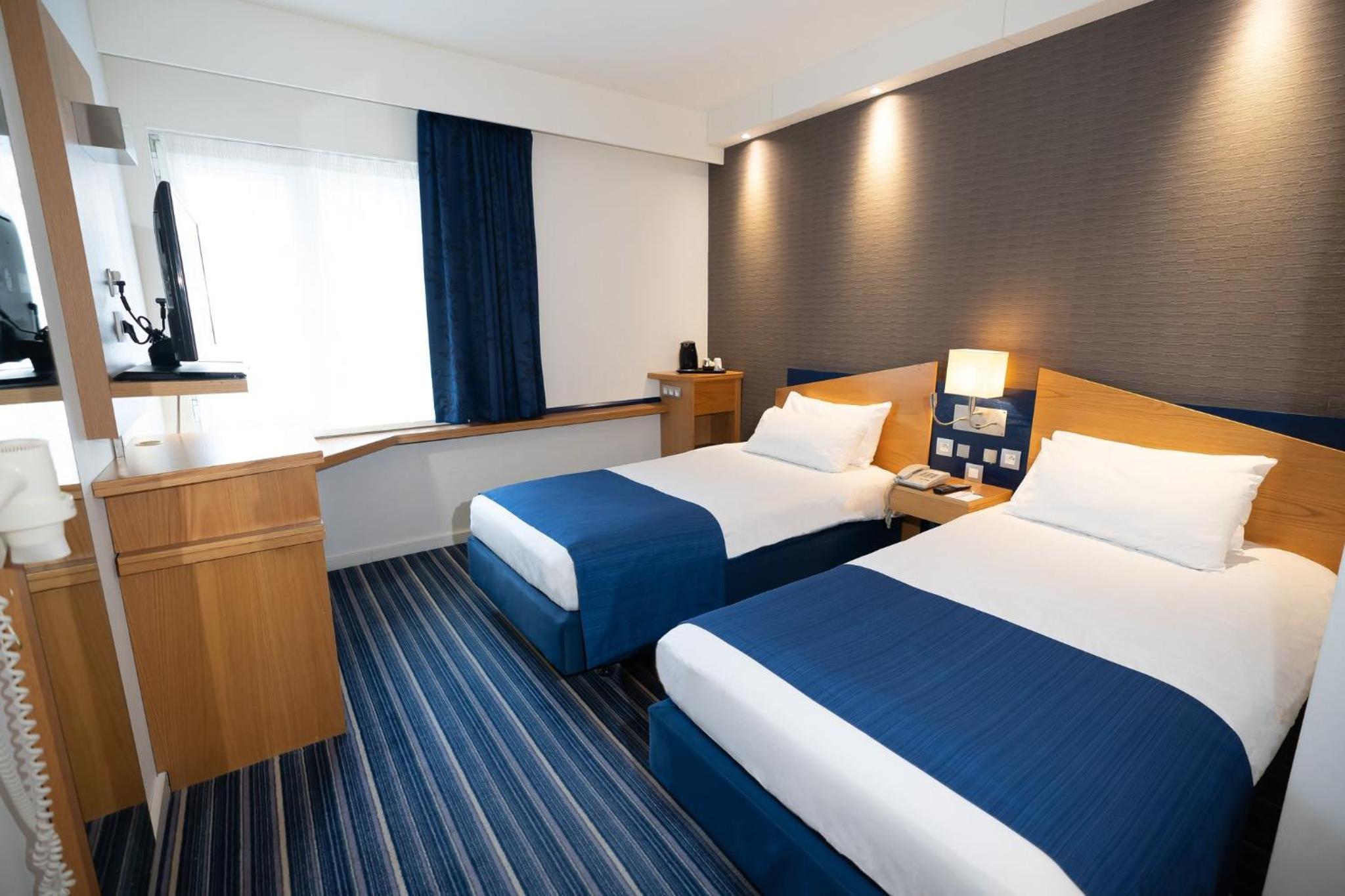 Standard Twin Room - Free Breakfast - Photo 9