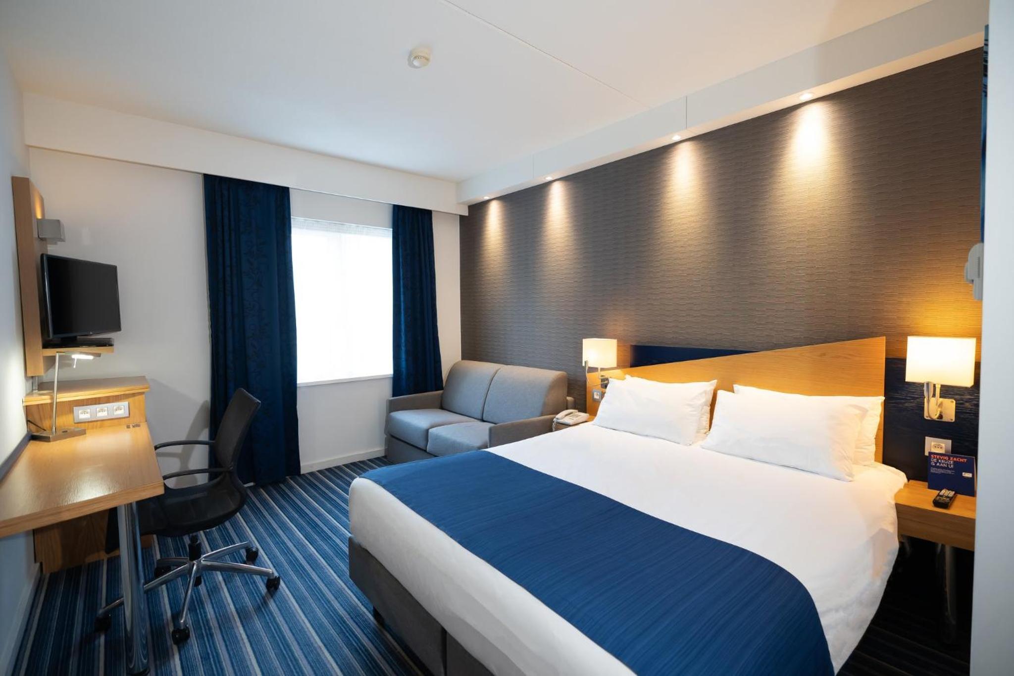 Standard Queen Room with Single Sofa Bed - Free Breakfast - Photo 13