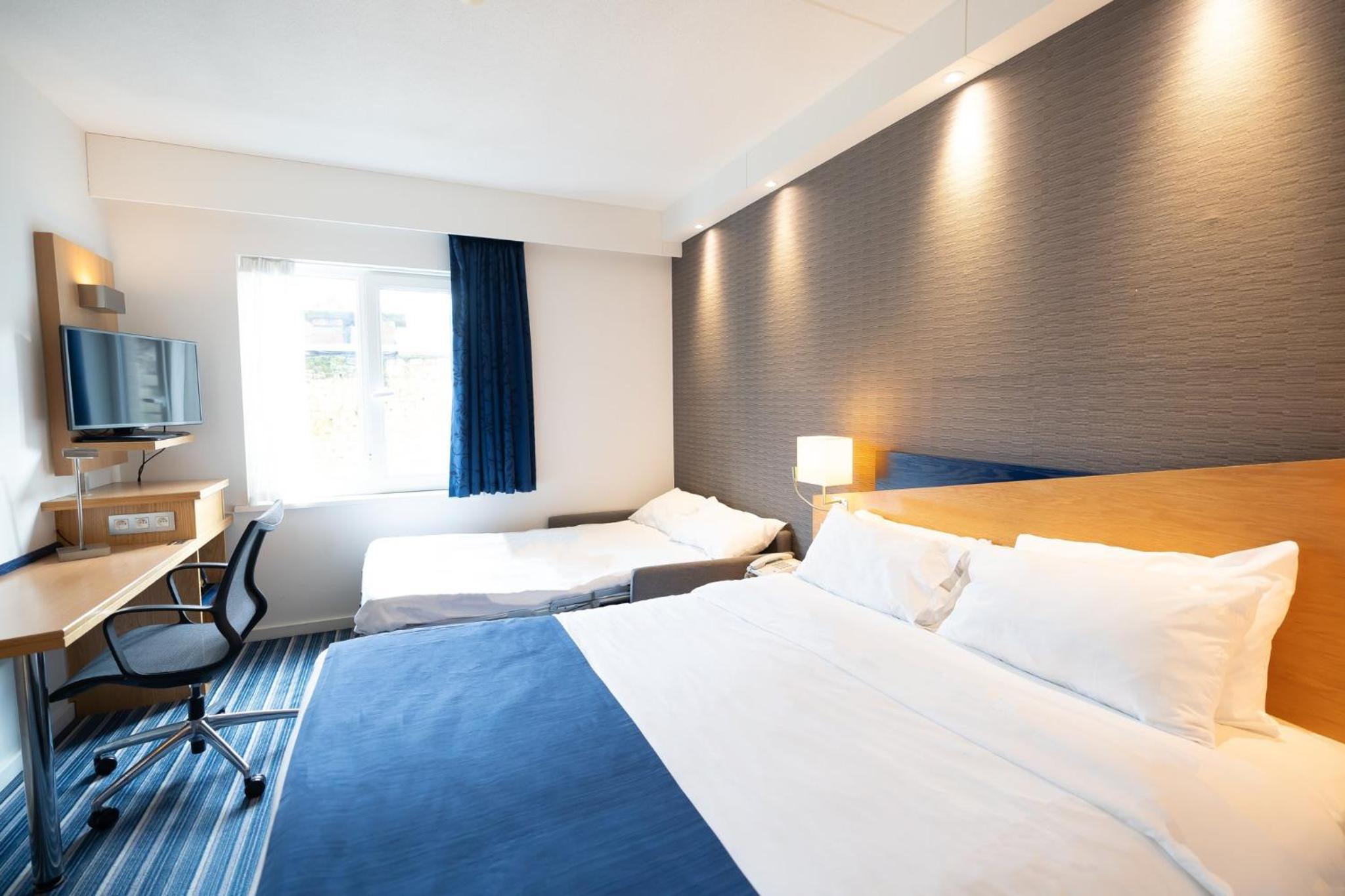 Standard Queen Room with Single Sofa Bed - Free Breakfast - Photo 5