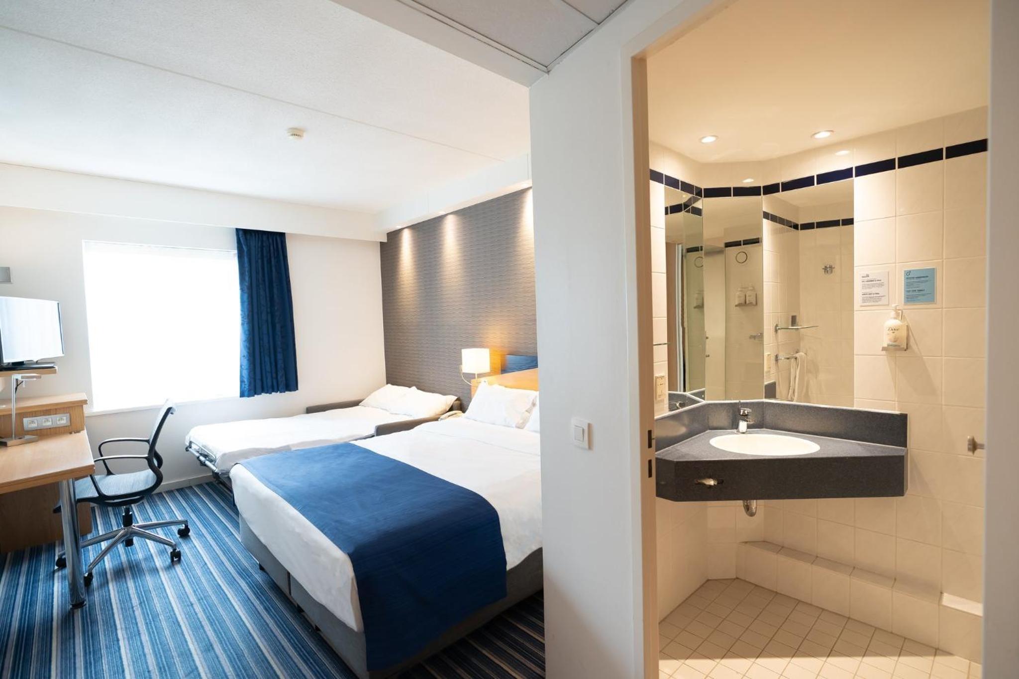 Standard Queen Room with Single Sofa Bed - Free Breakfast - Photo 7