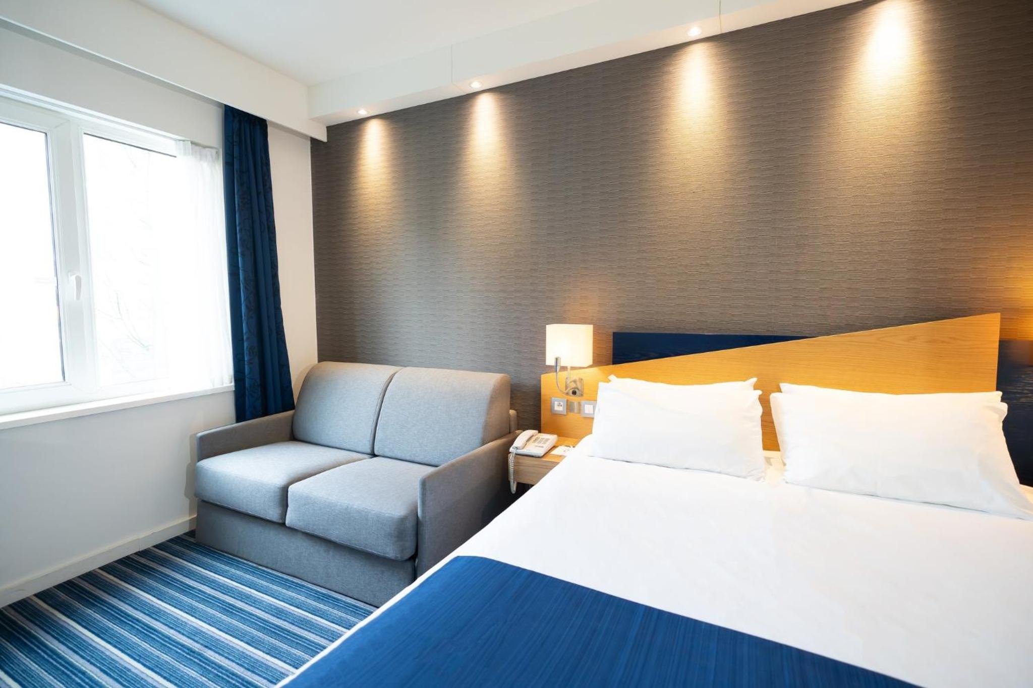 Standard Queen Room with Single Sofa Bed - Free Breakfast - Photo 16