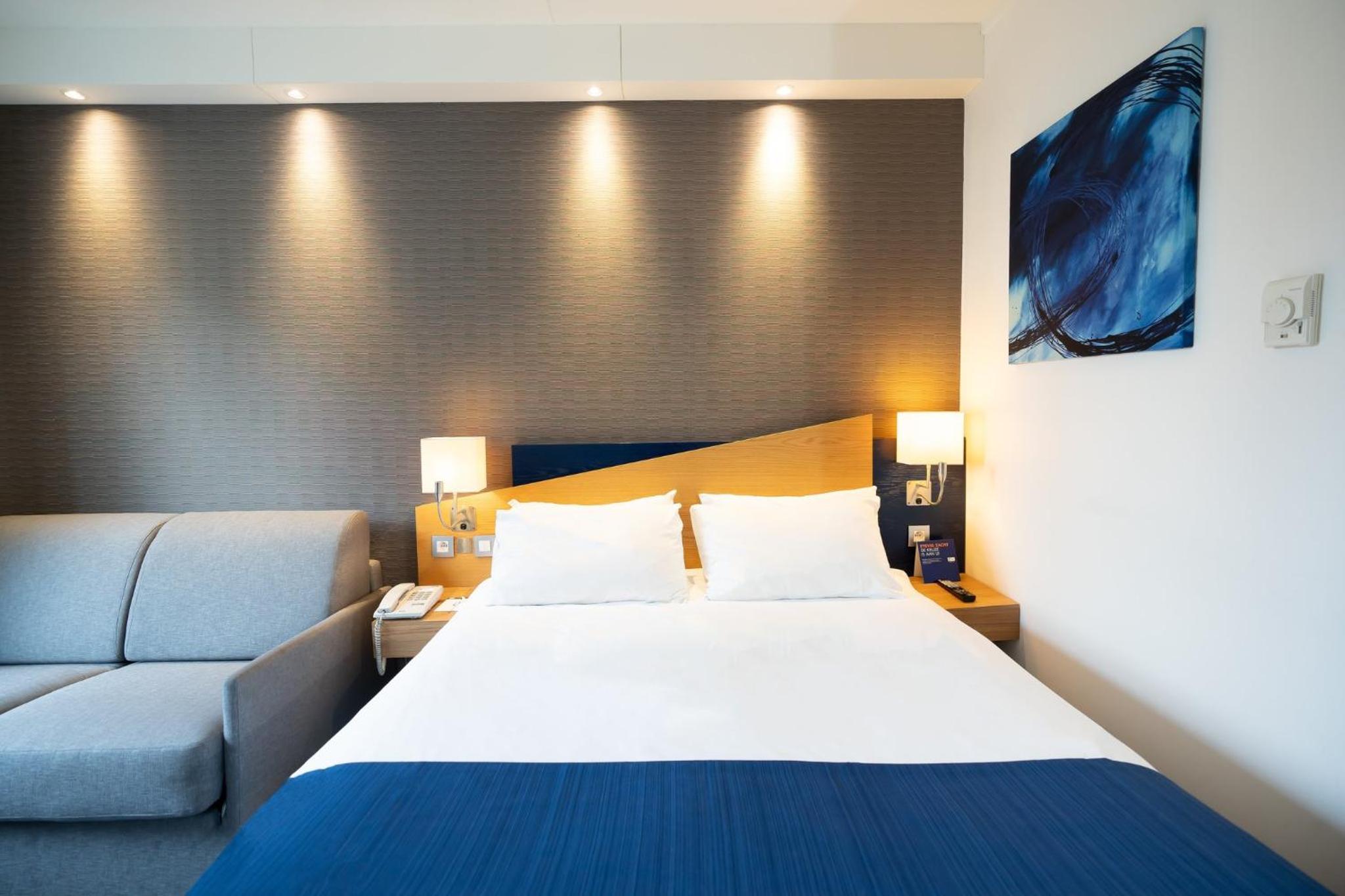 Standard Queen Room with Single Sofa Bed - Free Breakfast - Photo 12